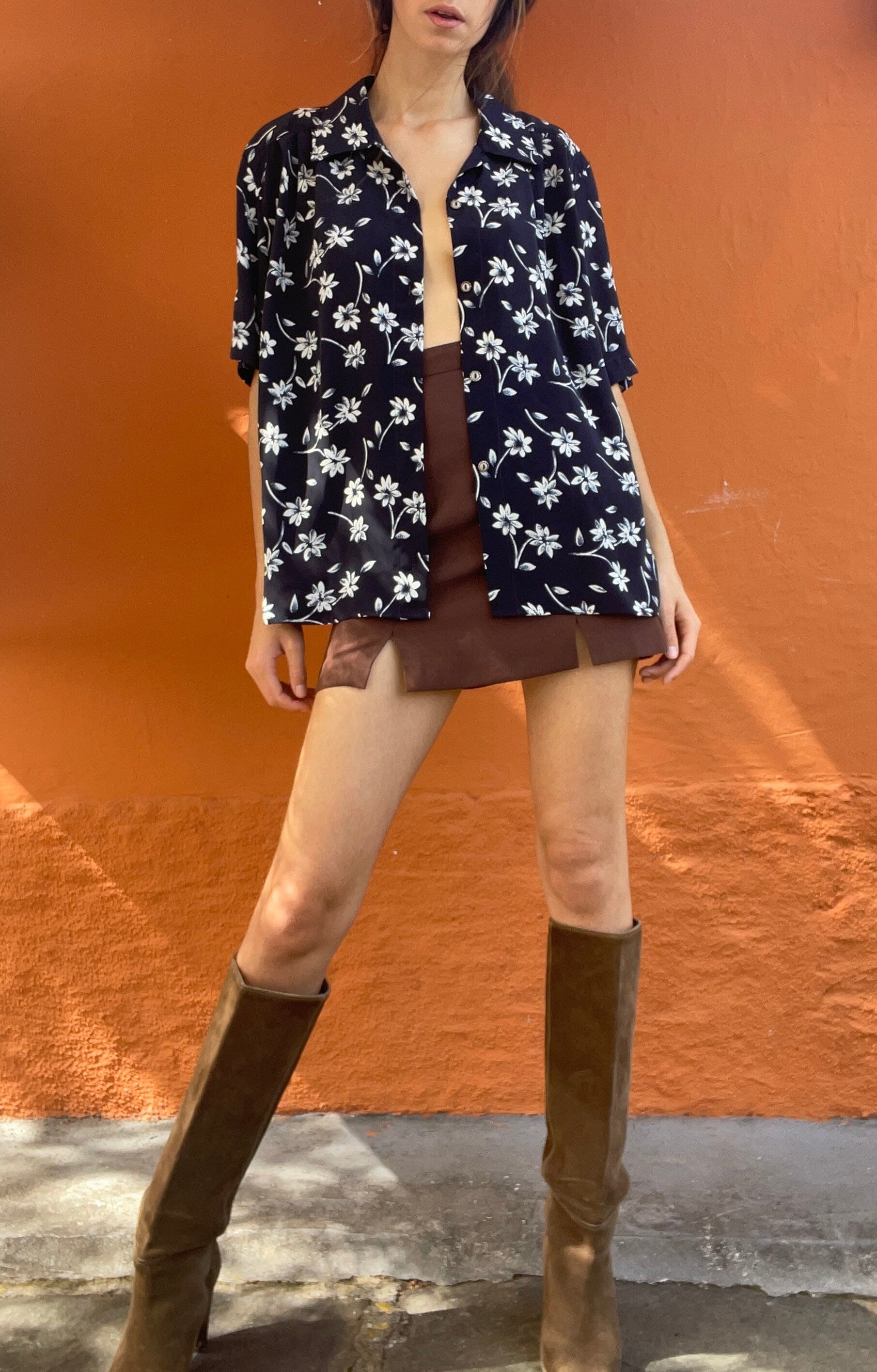 Groovy vintage dark blue and white floral patterned blouse, Oversized shirt, Navy Retro shirt, Loose casual blouse, XXXL