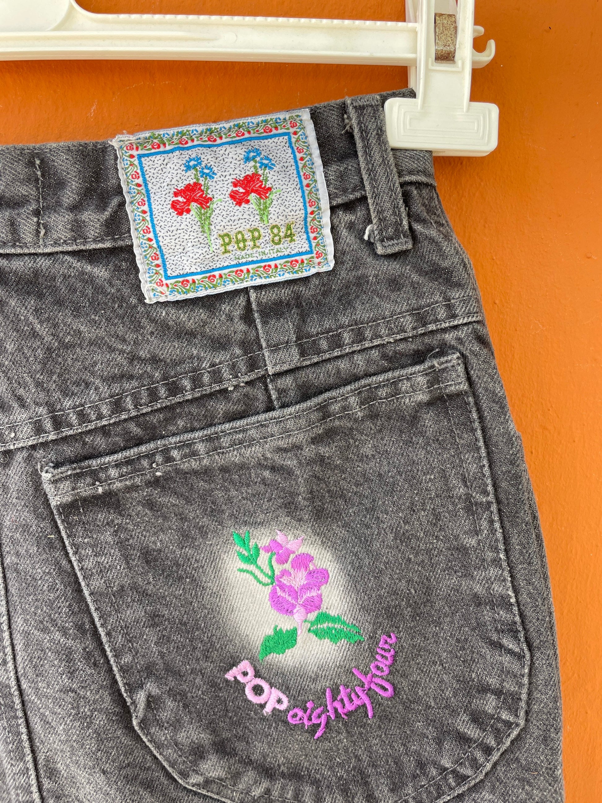 Ash grey vintage denim mini skirt, Pop84 retro clothing, 1980s jean skirt with flower design, Short summer skirt