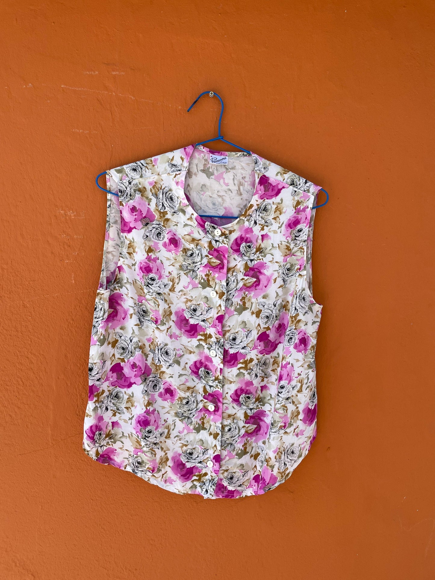 Vintage Sleeveless Floral Blouse – Pink & Neutral Roses – Soft Cotton Blend (Size S)