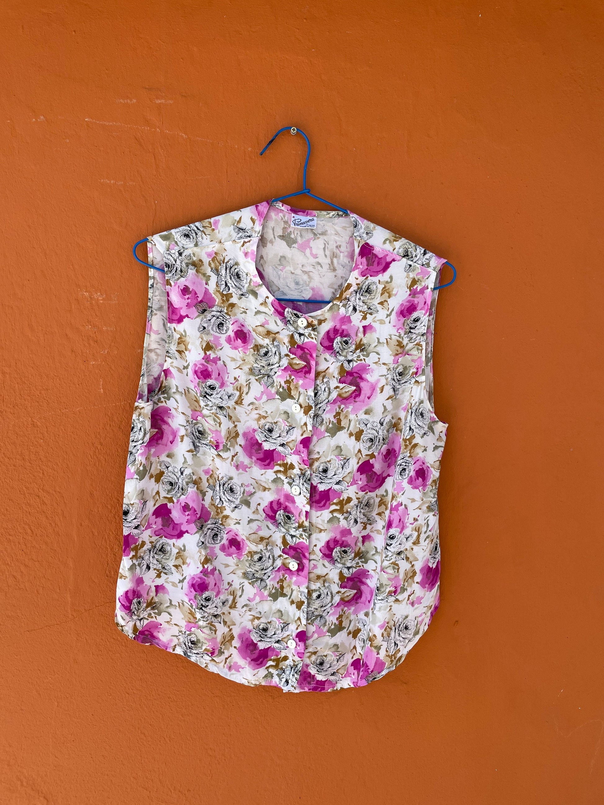 Vintage Sleeveless Floral Blouse – Pink & Neutral Roses – Soft Cotton Blend (Size S)