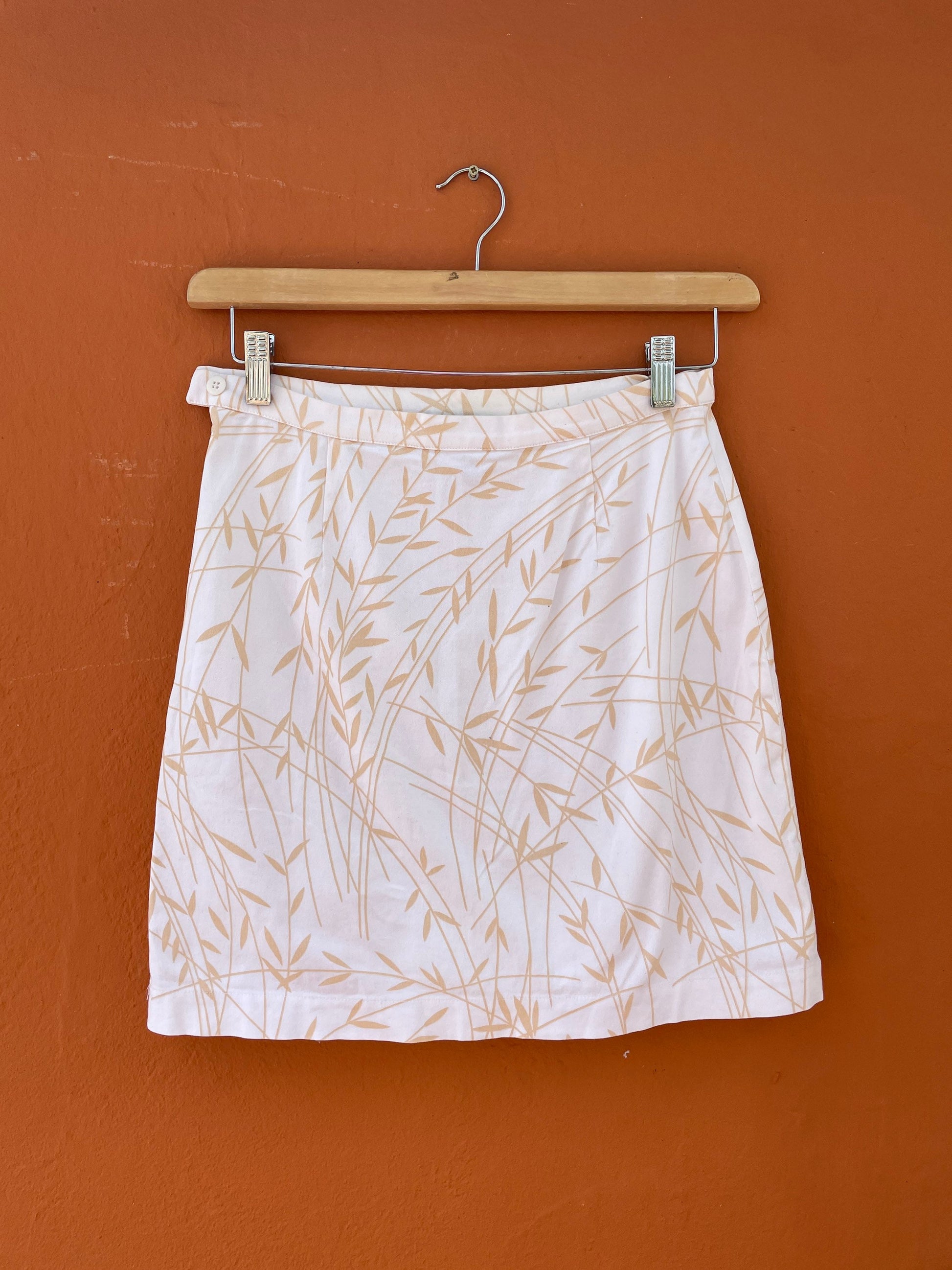White short skirt, Vintage mini summer skirt by Laurel Jeans by Escada, A Line Retro tennis skirt, 70s woman fashion, Feminine skirt,