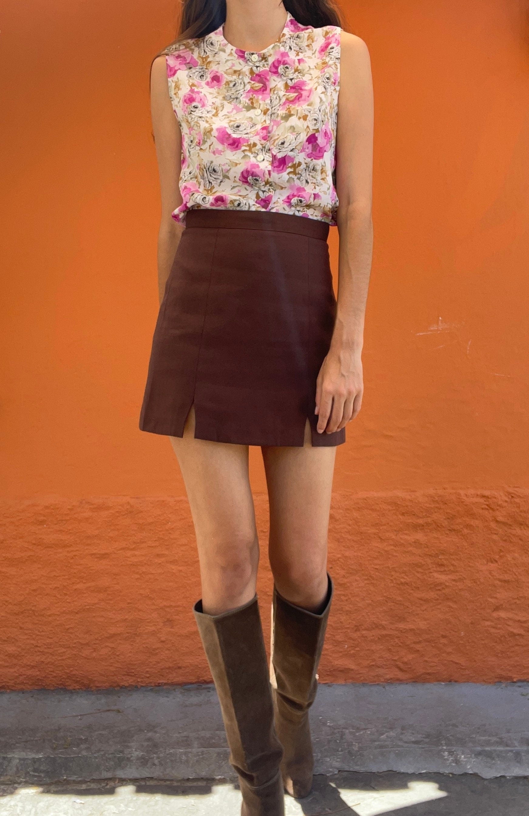 Pink floral sleeveless summer blouse, Vintage flower patterned top, Cute retro shirt, Button-up 70s blouse, Knot tie camisole, Crop top