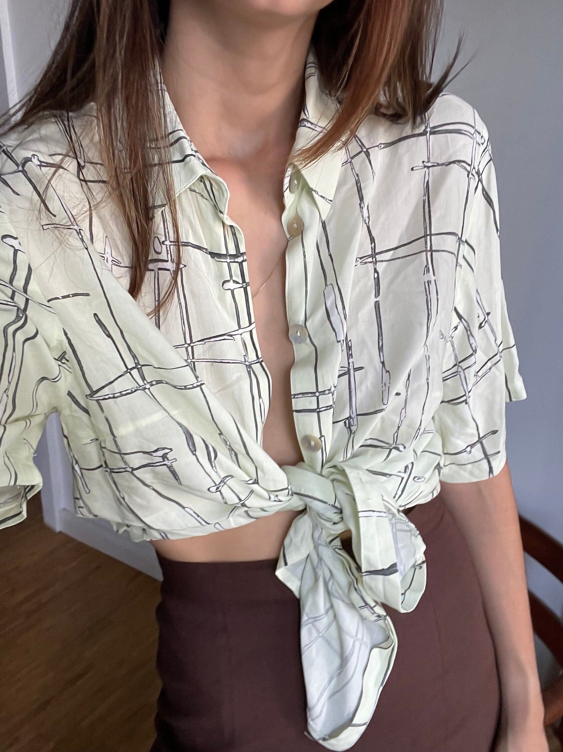 Vintage woman blouse, Retro knot up shirt, Cropped Oversized abstract shirt, 80's Retro black and white button up, Cute tie up top