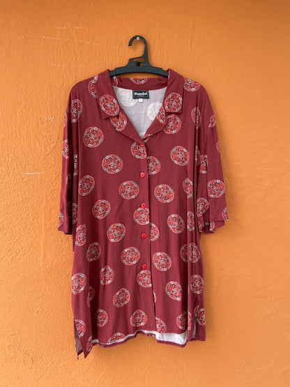Colorful Vintage 70s Oversized Blouse — fabric close-up