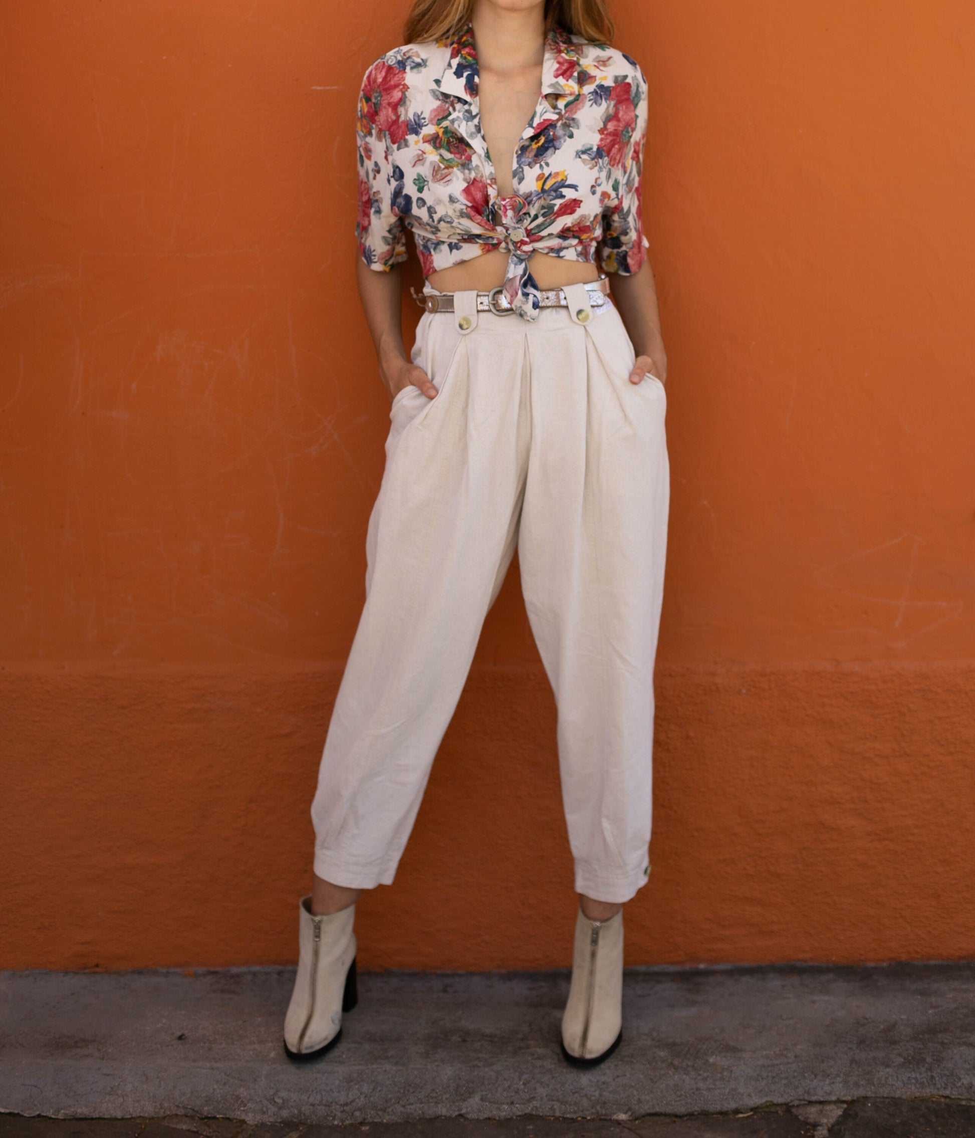 Linen blend vintage floral woman blouse, Retro flower patterned top, Cute lightweight red and white summer shirt, Button-up 70s festival tee