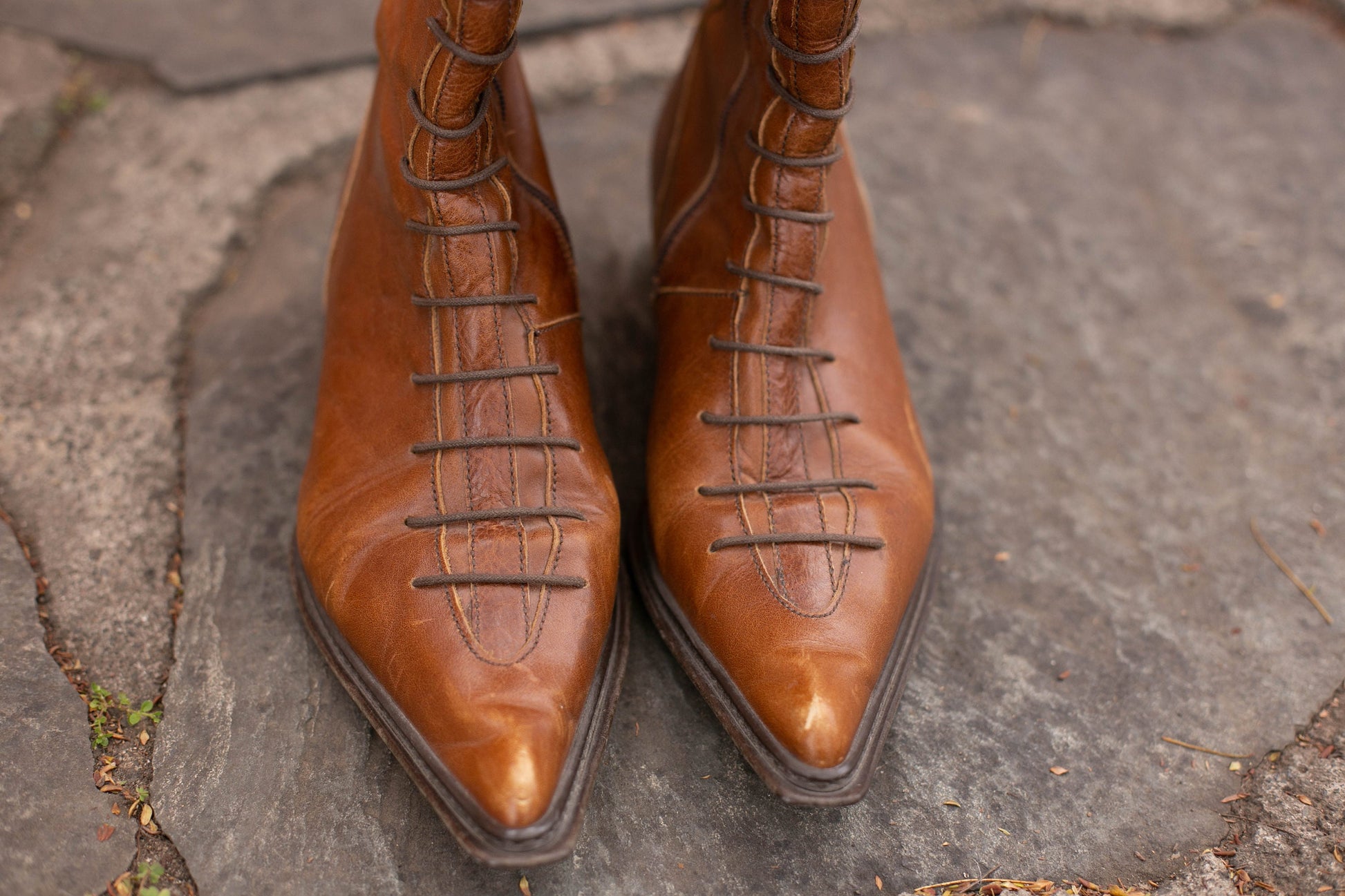 Vintage 1970s Italian Brown Lace-Up Boots Size 40 – Retro Equestrian Tall Half Booties