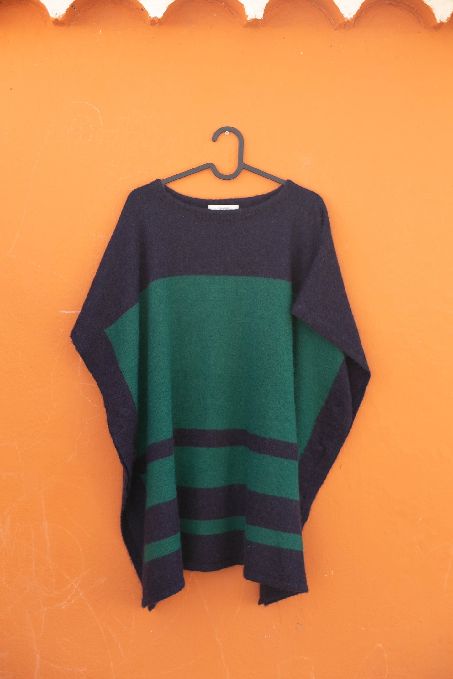 Wool poncho in navy blue and green