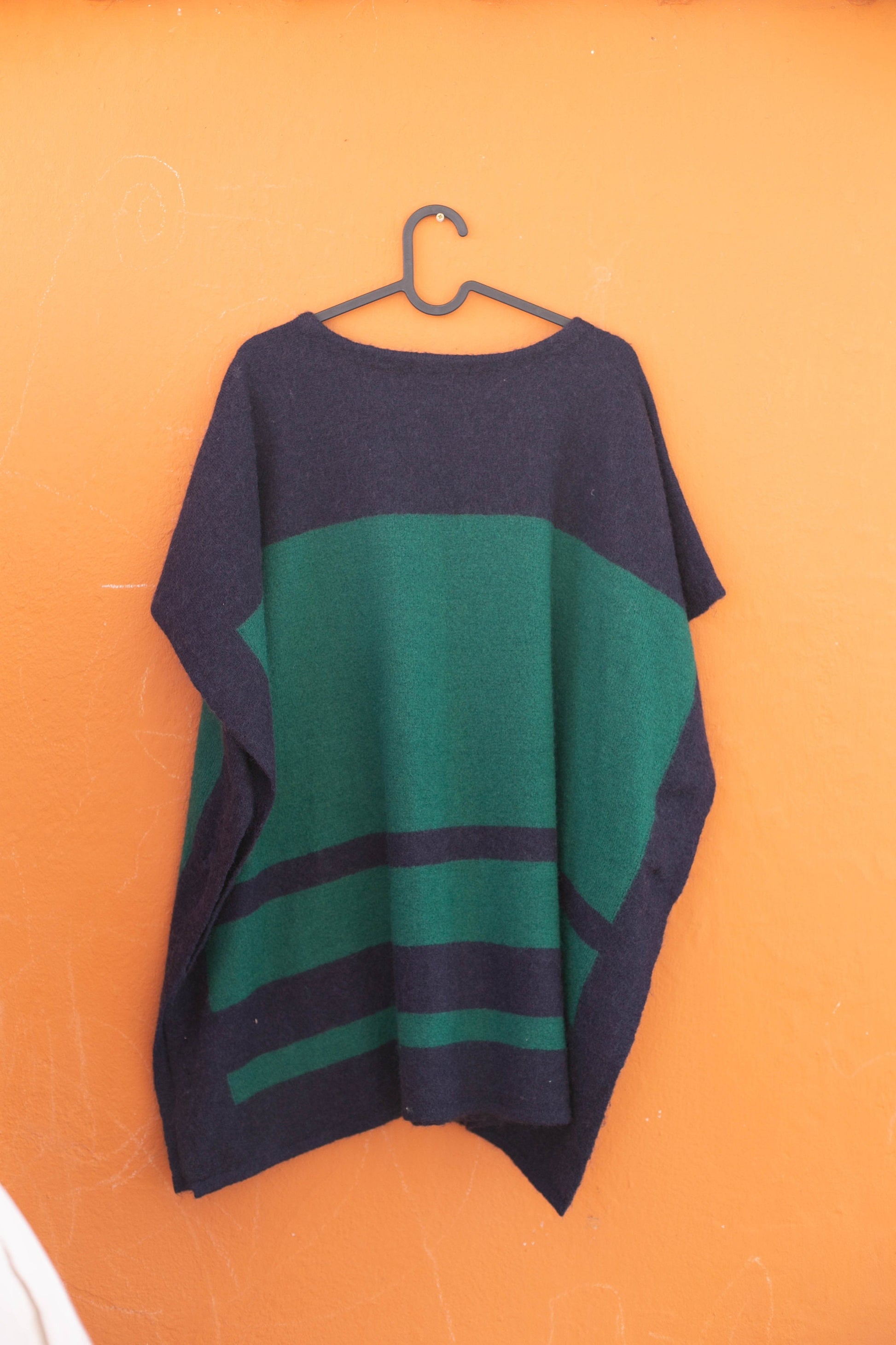 Wool poncho in navy blue and green