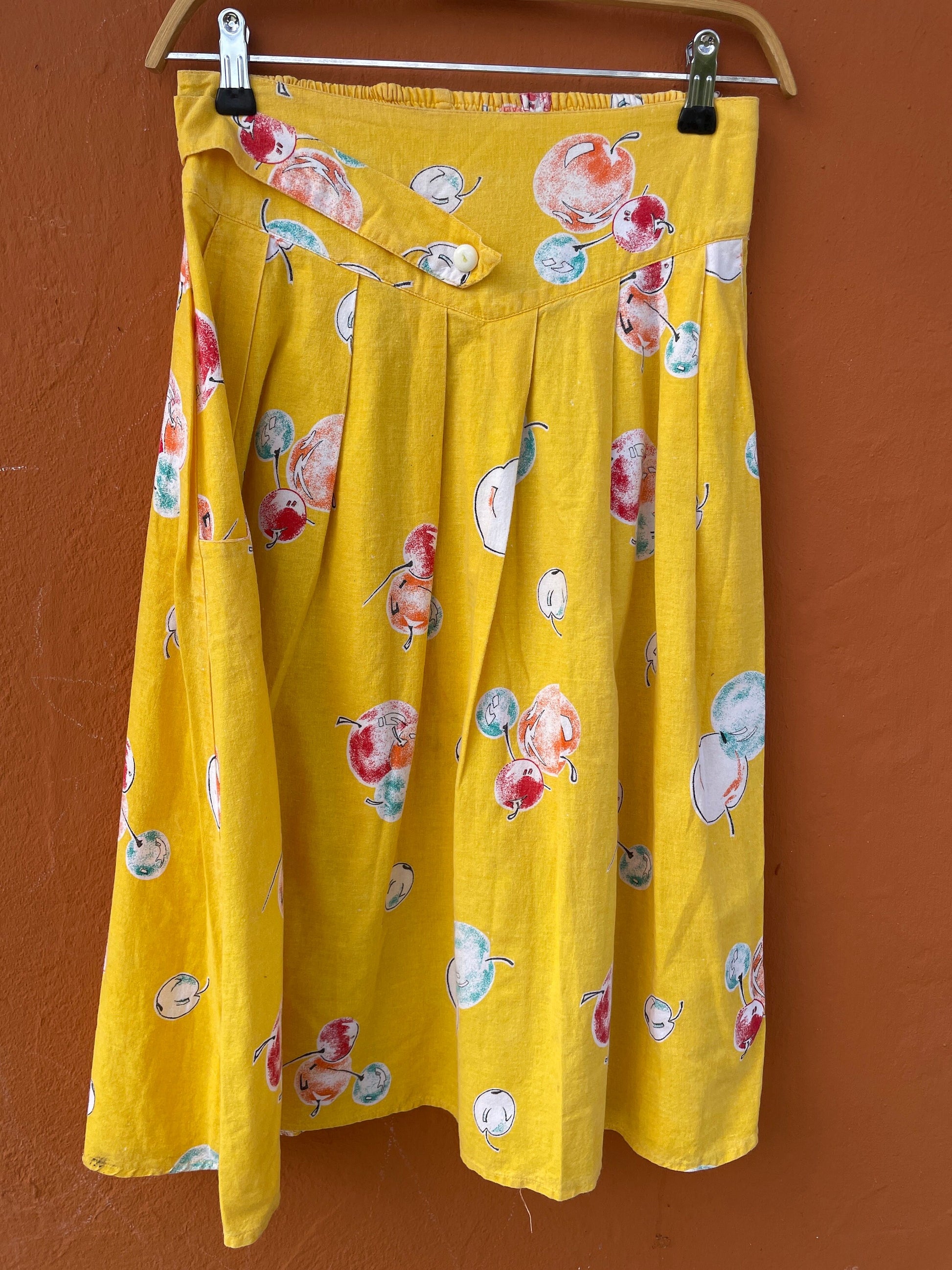 Sunny Delight Pleated Skirt with Quirky Fruit Print - Vintage High-Waisted Skirt with Pockets