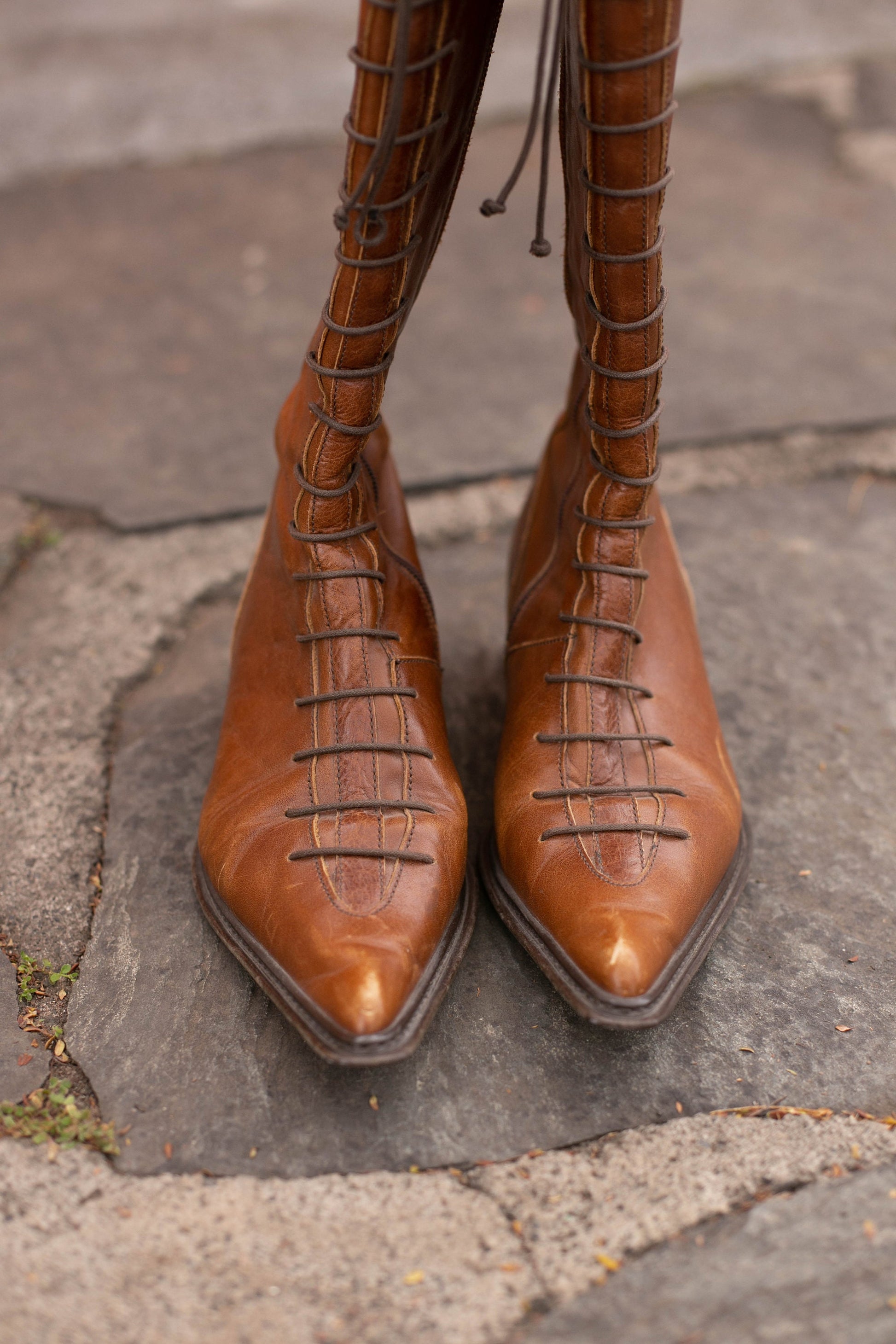 Vintage 1970s Italian Brown Lace-Up Boots Size 40 – Retro Equestrian Tall Half Booties