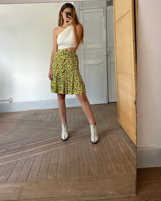 Vintage high waist designerskirt. Pleated design. Yellow background with black abstract dotting. Designer Enrica Martine.
