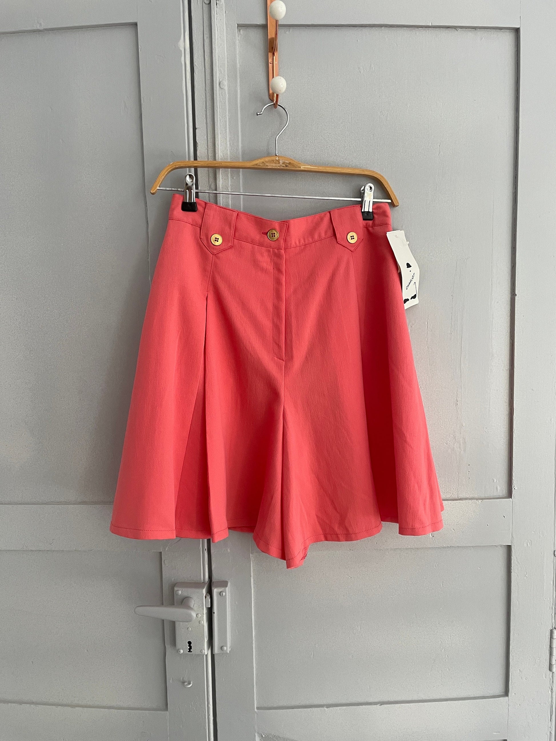 True vintage pink charlot short, Elegant Vibrant pants from the 70s