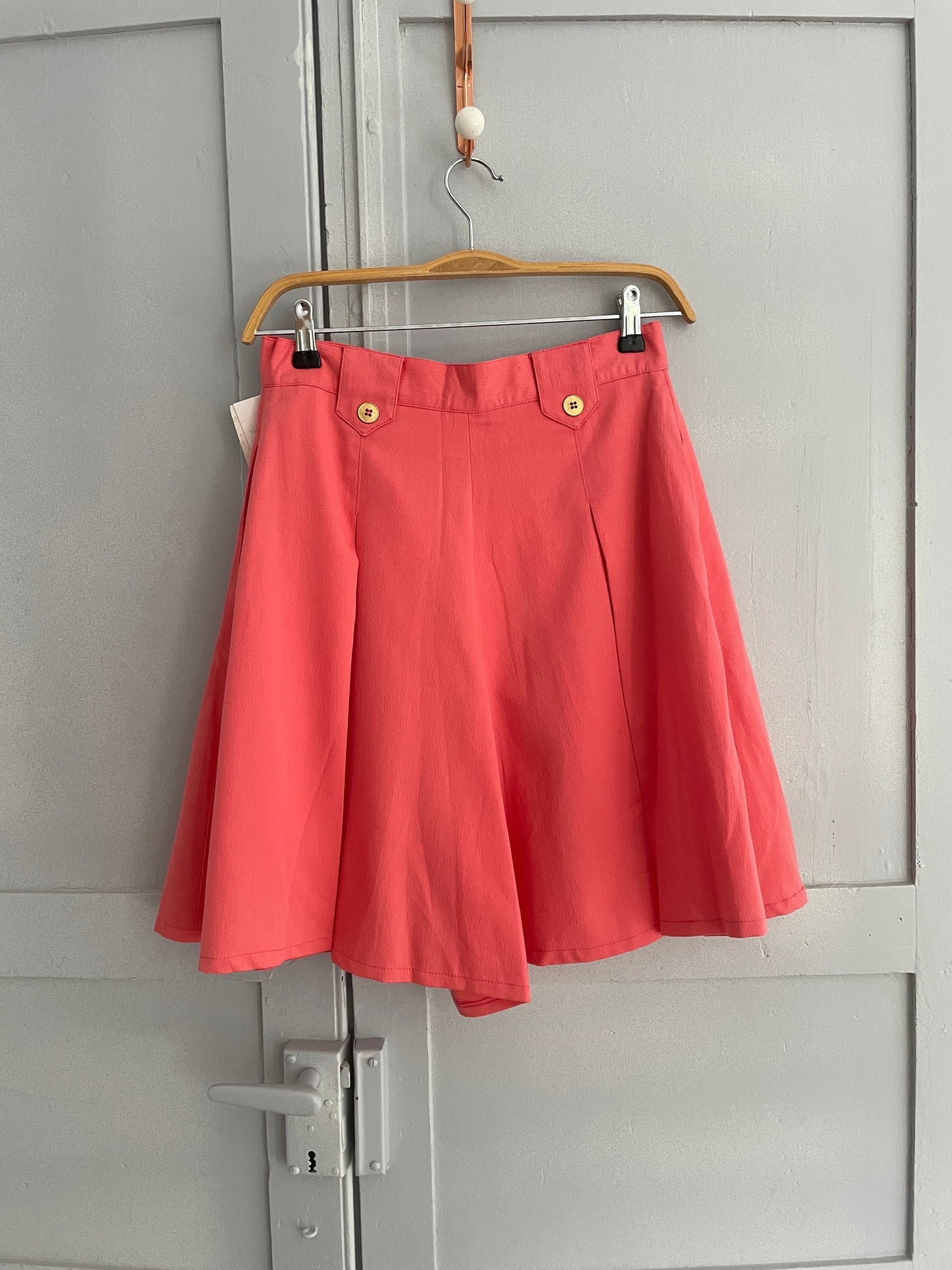 True vintage pink charlot short, Elegant Vibrant pants from the 70s