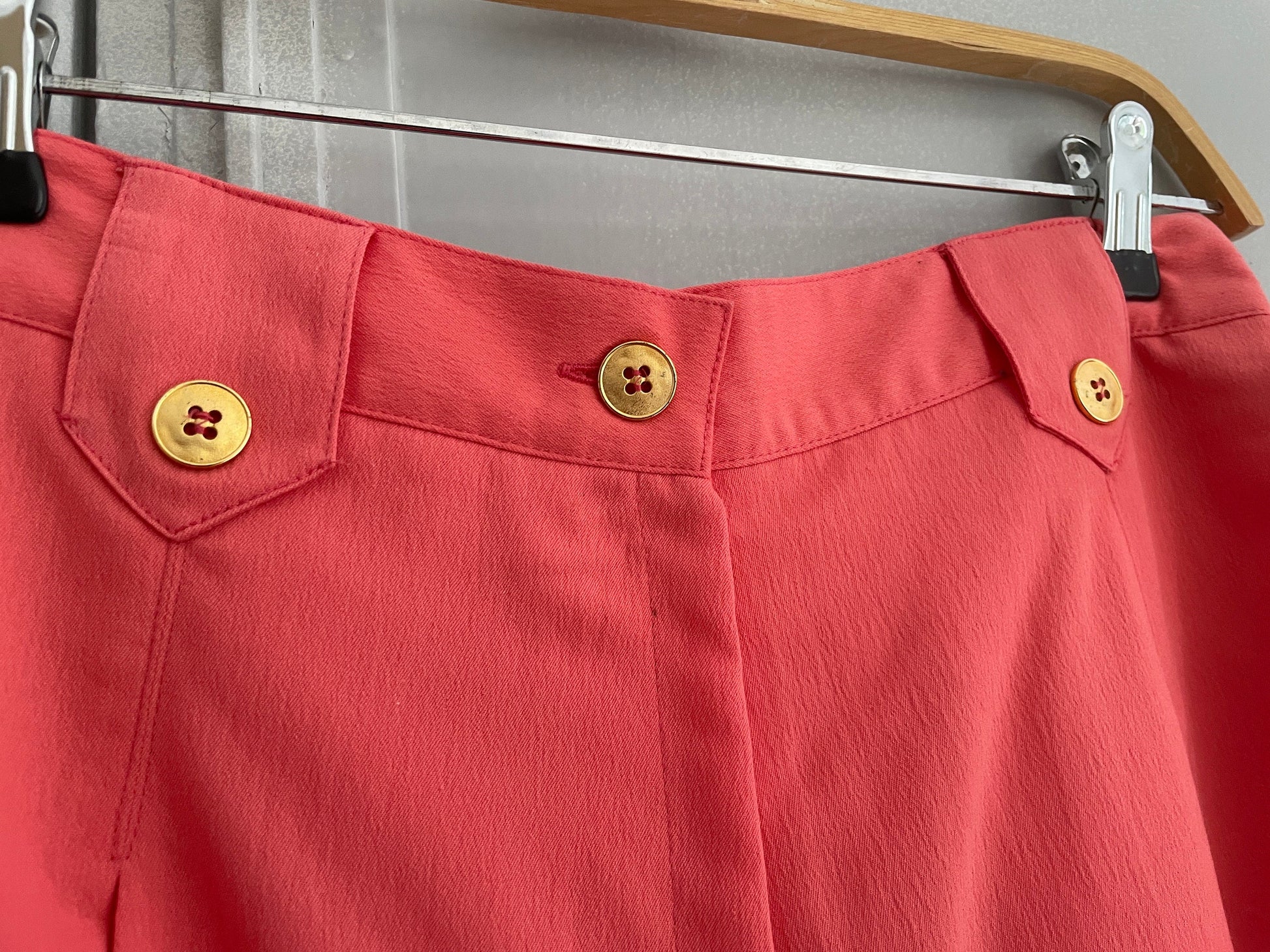 True vintage pink charlot short, Elegant Vibrant pants from the 70s