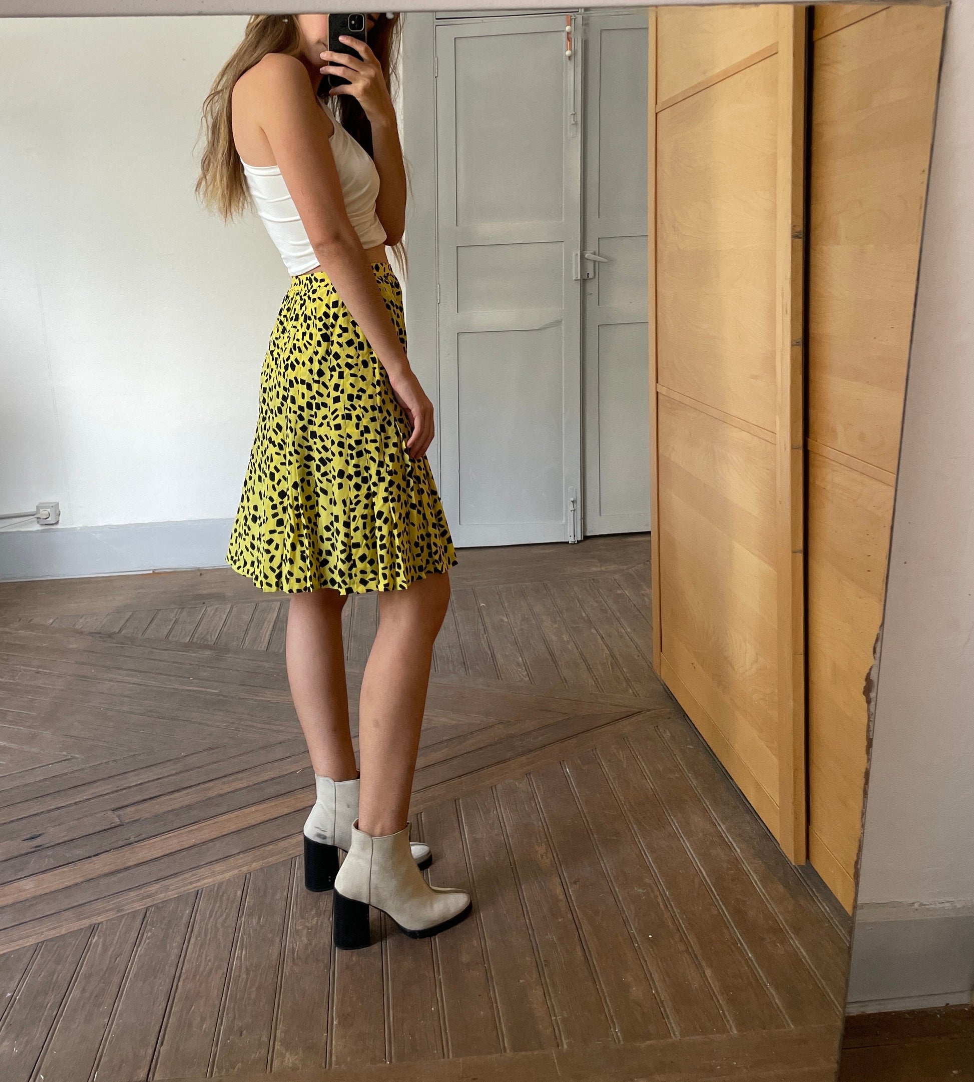 Vintage Yellow & Black Graphic Skirt – Y2K Vibes, Button-Down Front, Playful Bold skirt,
