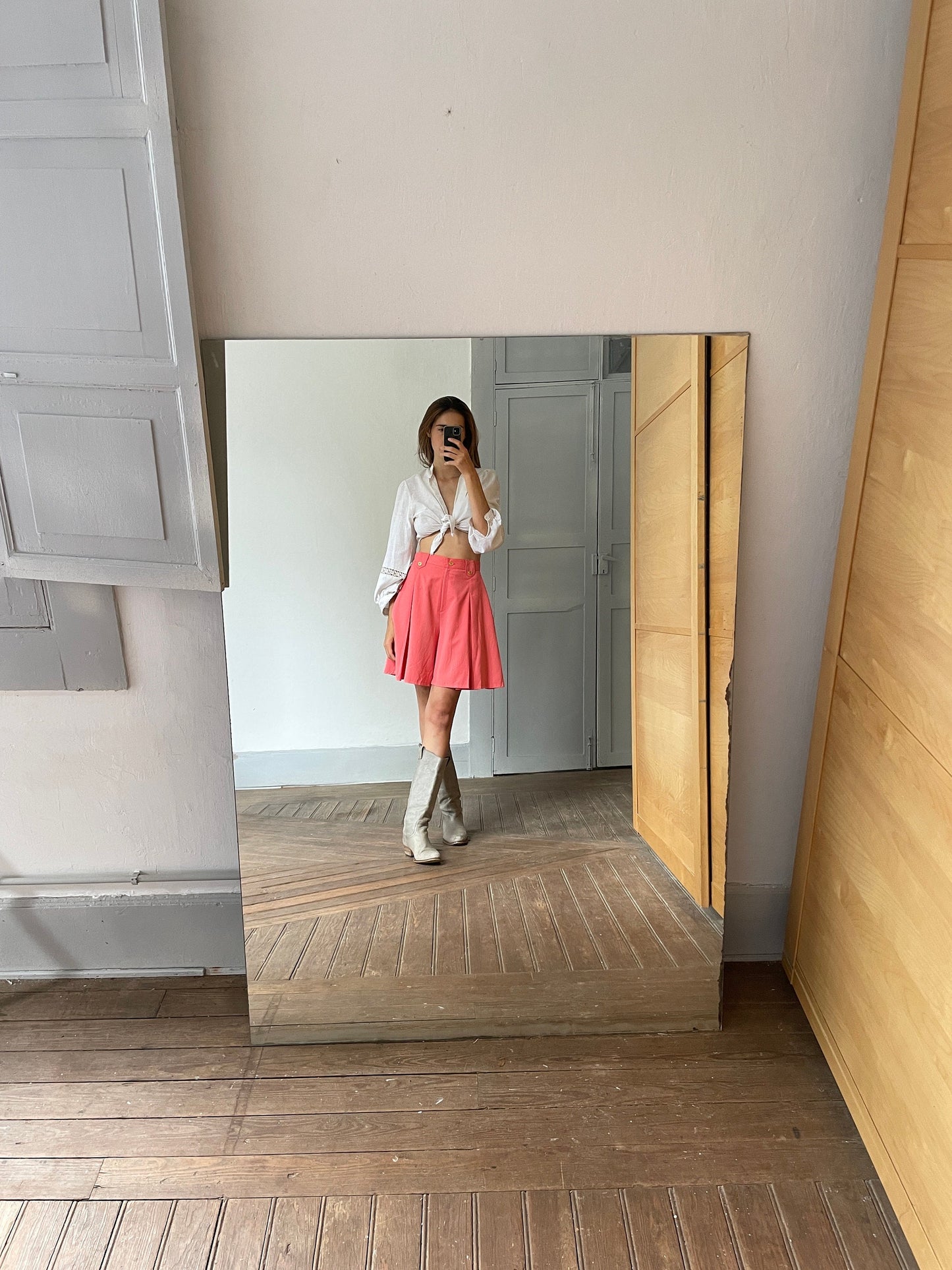 True vintage pink charlot short, Elegant Vibrant pants from the 70s