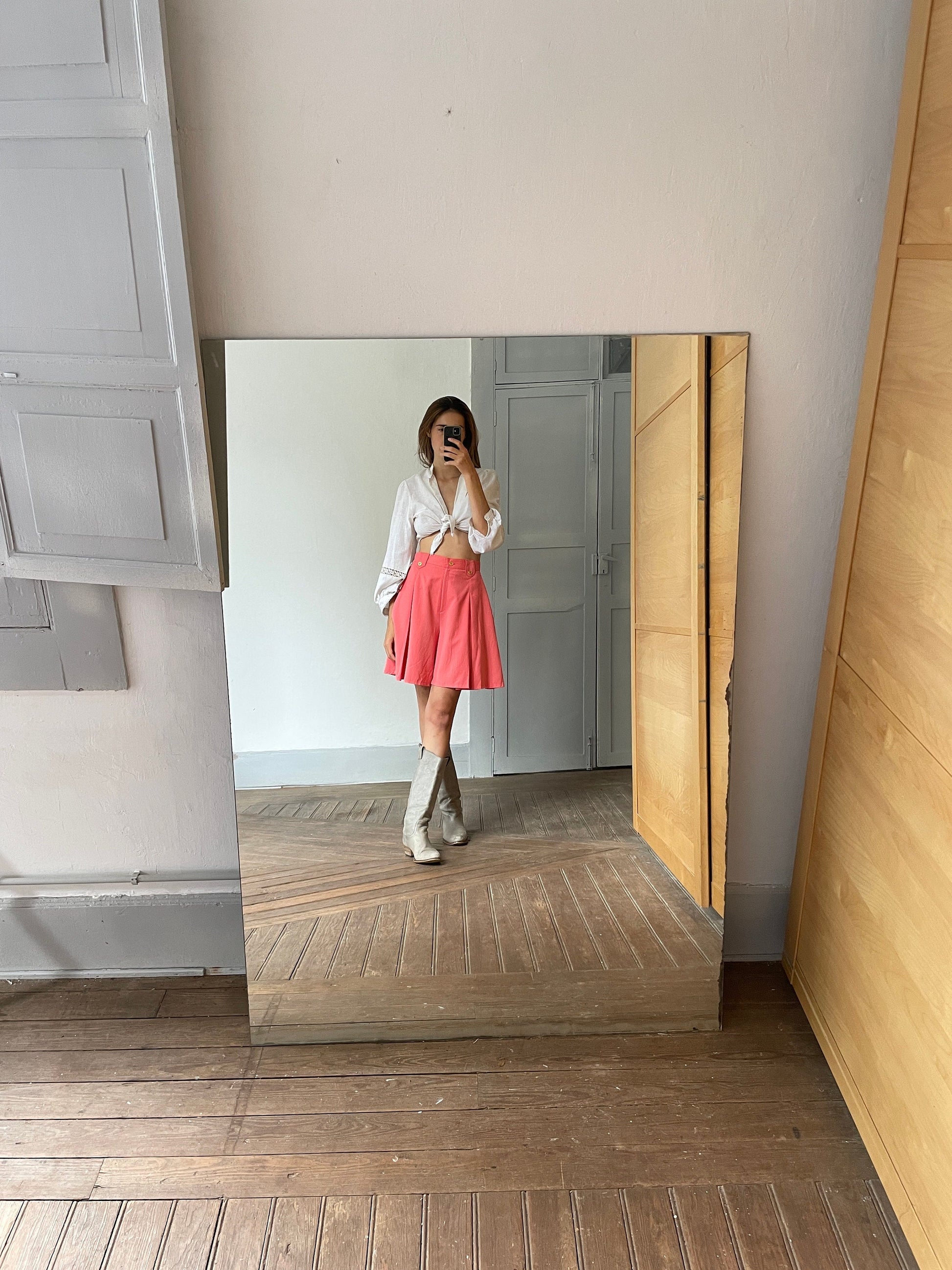 True vintage pink charlot short, Elegant Vibrant pants from the 70s