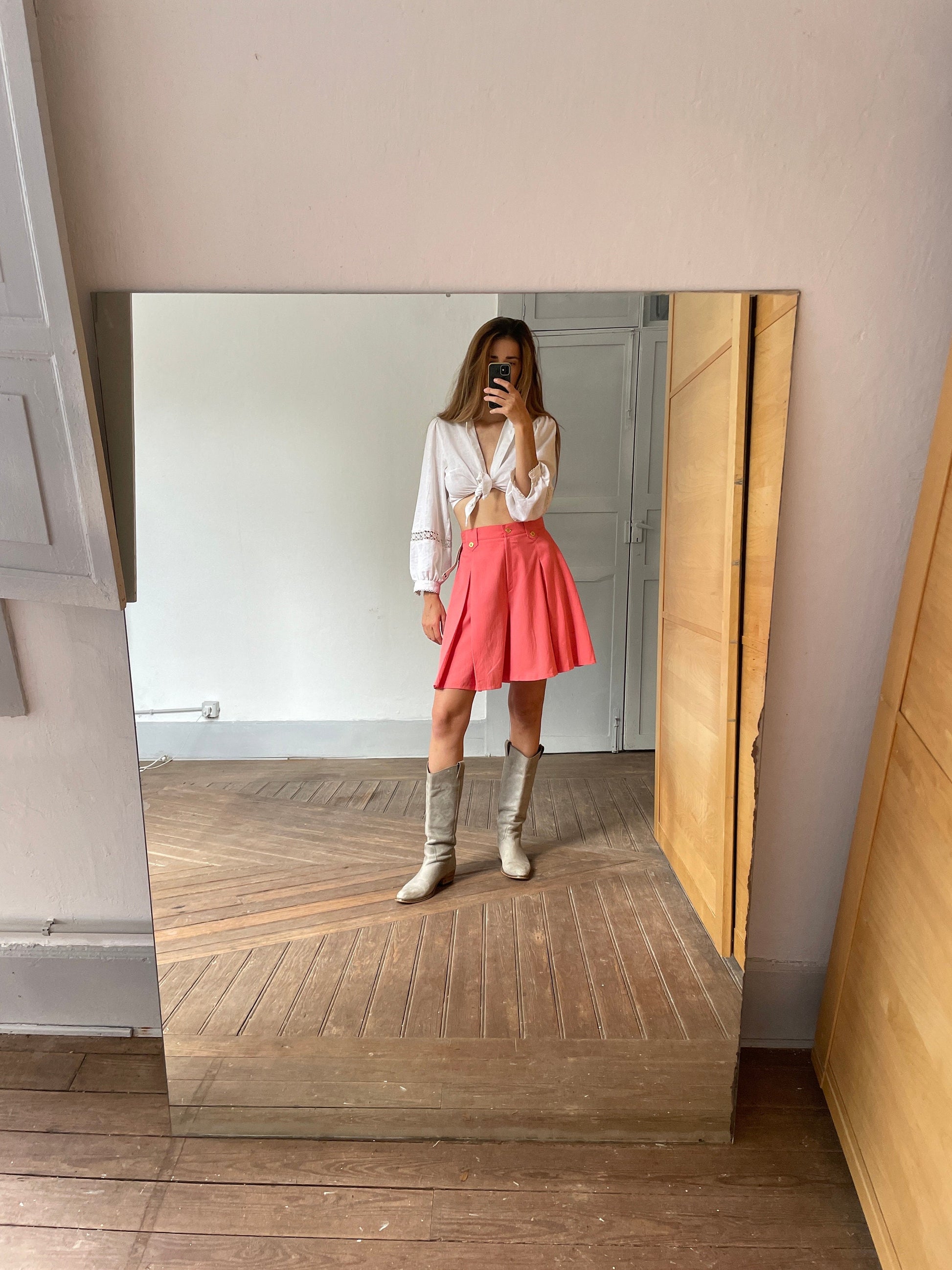 True vintage pink charlot short, Elegant Vibrant pants from the 70s