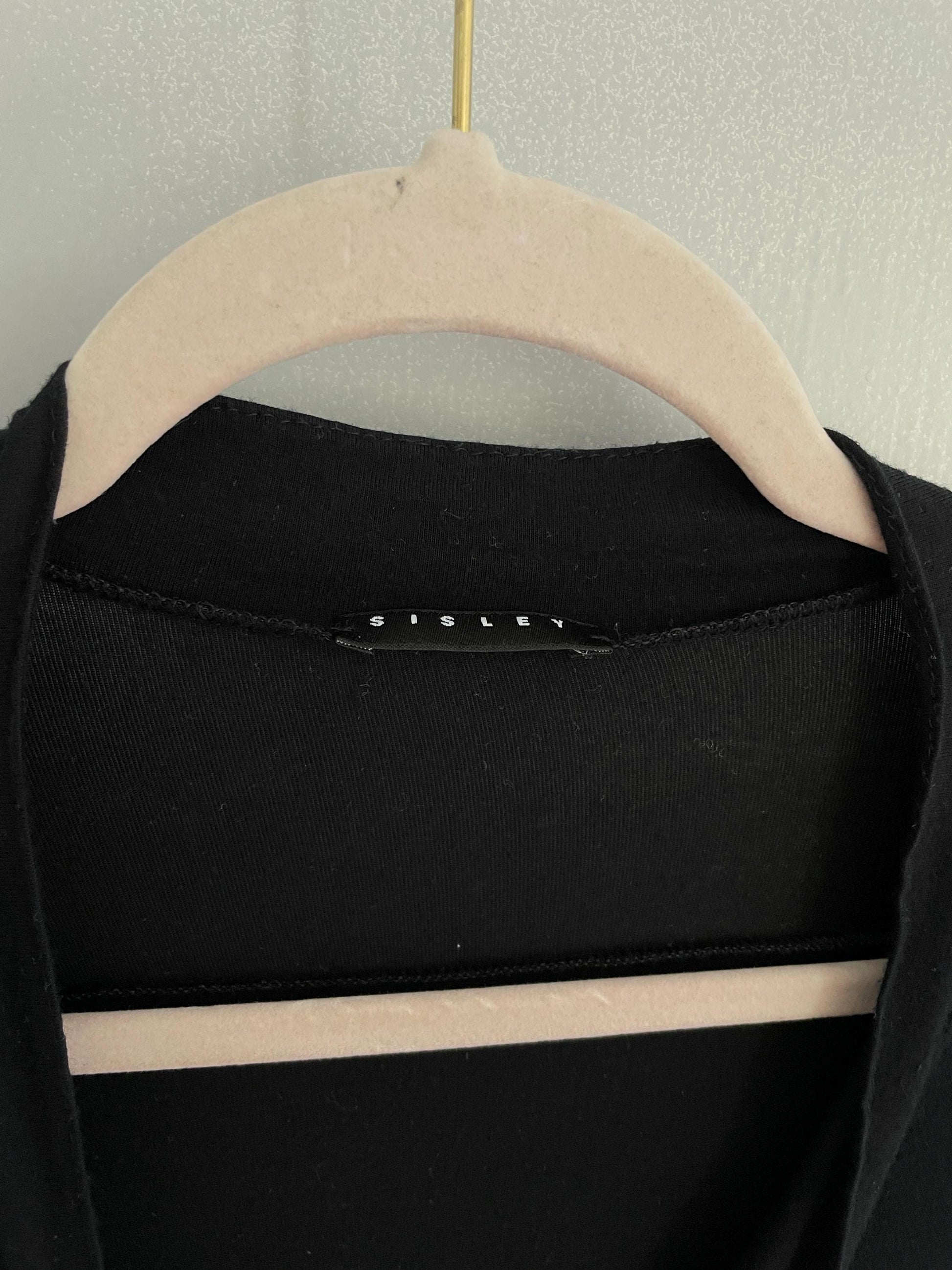 Vintage black Sisley bow tie tee, Luxury Christmas outfit, Winter wear