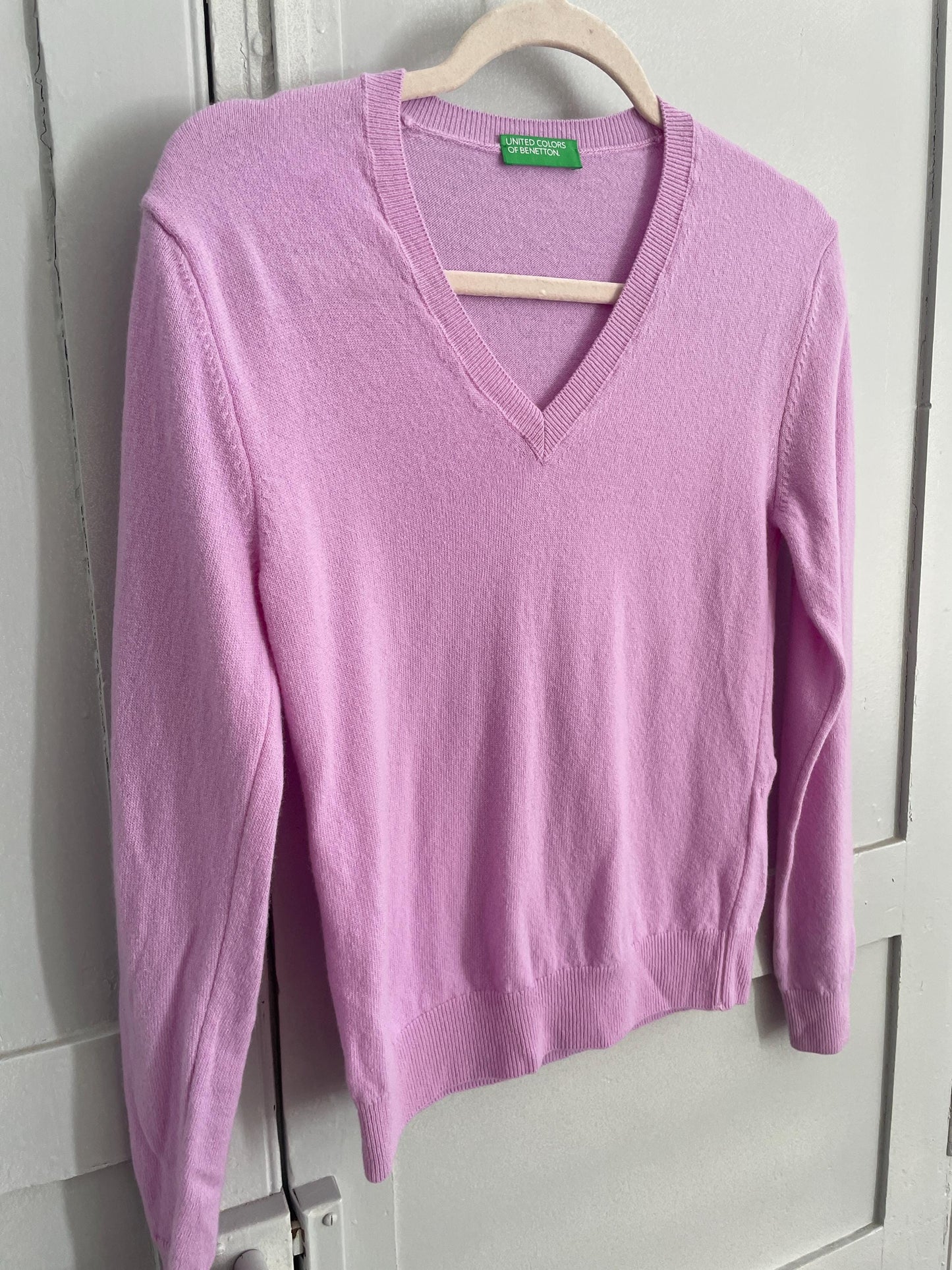 United Colors of Benetton lilac wool sweater – XS, v-neck, soft pure wool knit, violet vintage jumper, minimalist layering piece