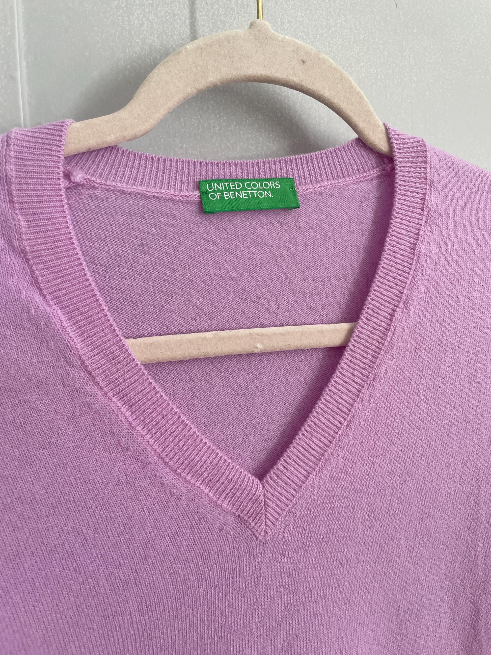 United Colors of Benetton lilac wool sweater – XS, v-neck, soft pure wool knit, violet vintage jumper, minimalist layering piece