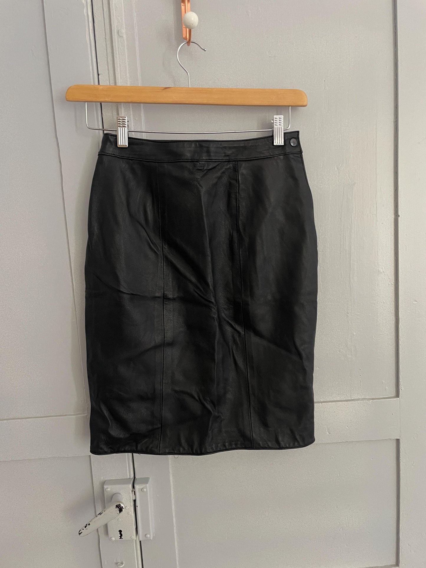 Vintage genuine leather skirt, High waist tight pencil skirt in black leather, 90s sexy dominatrix clothing, Size S , 36