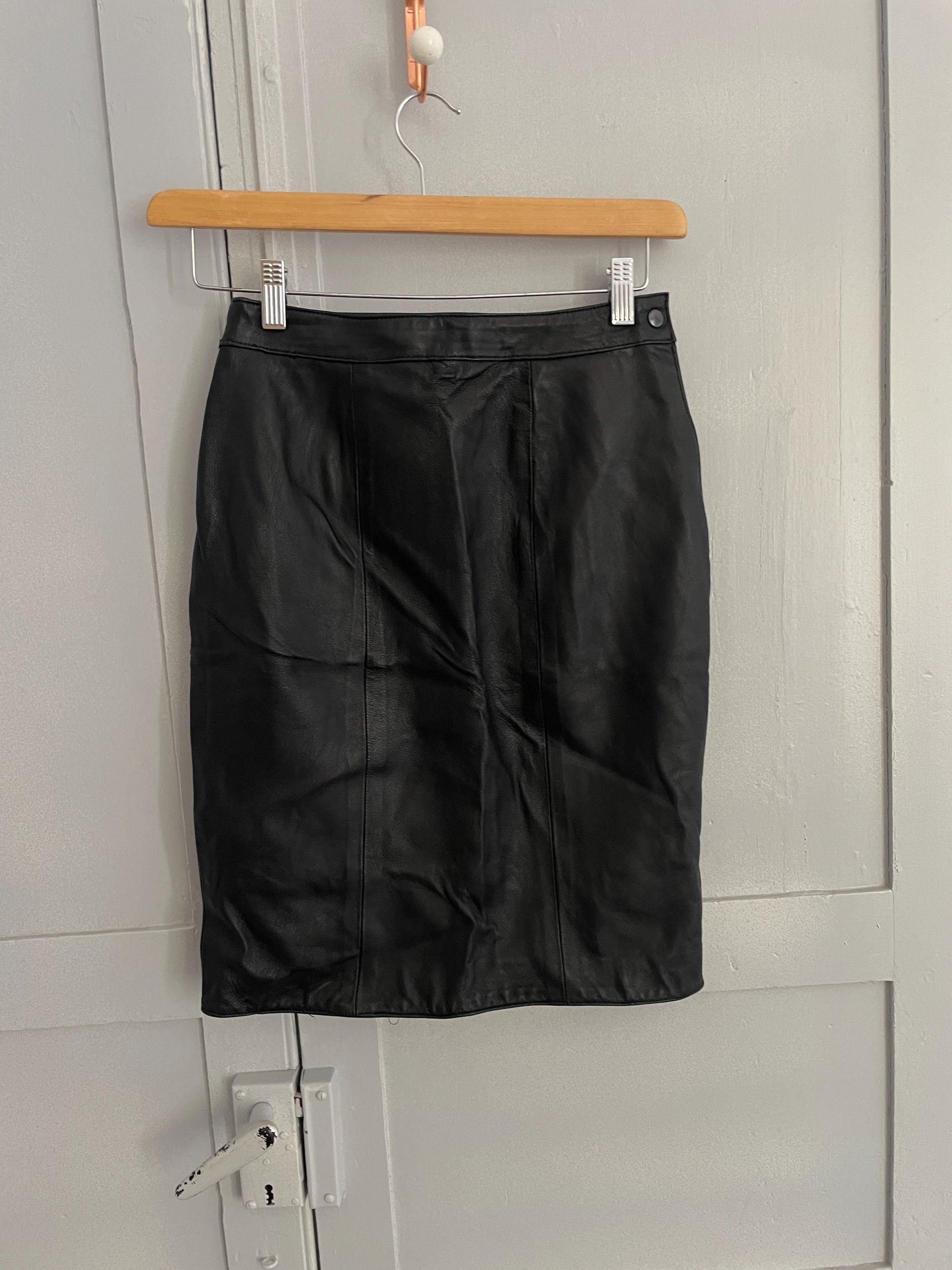 Vintage genuine leather skirt, High waist tight pencil skirt in black leather, 90s sexy dominatrix clothing, Size S , 36