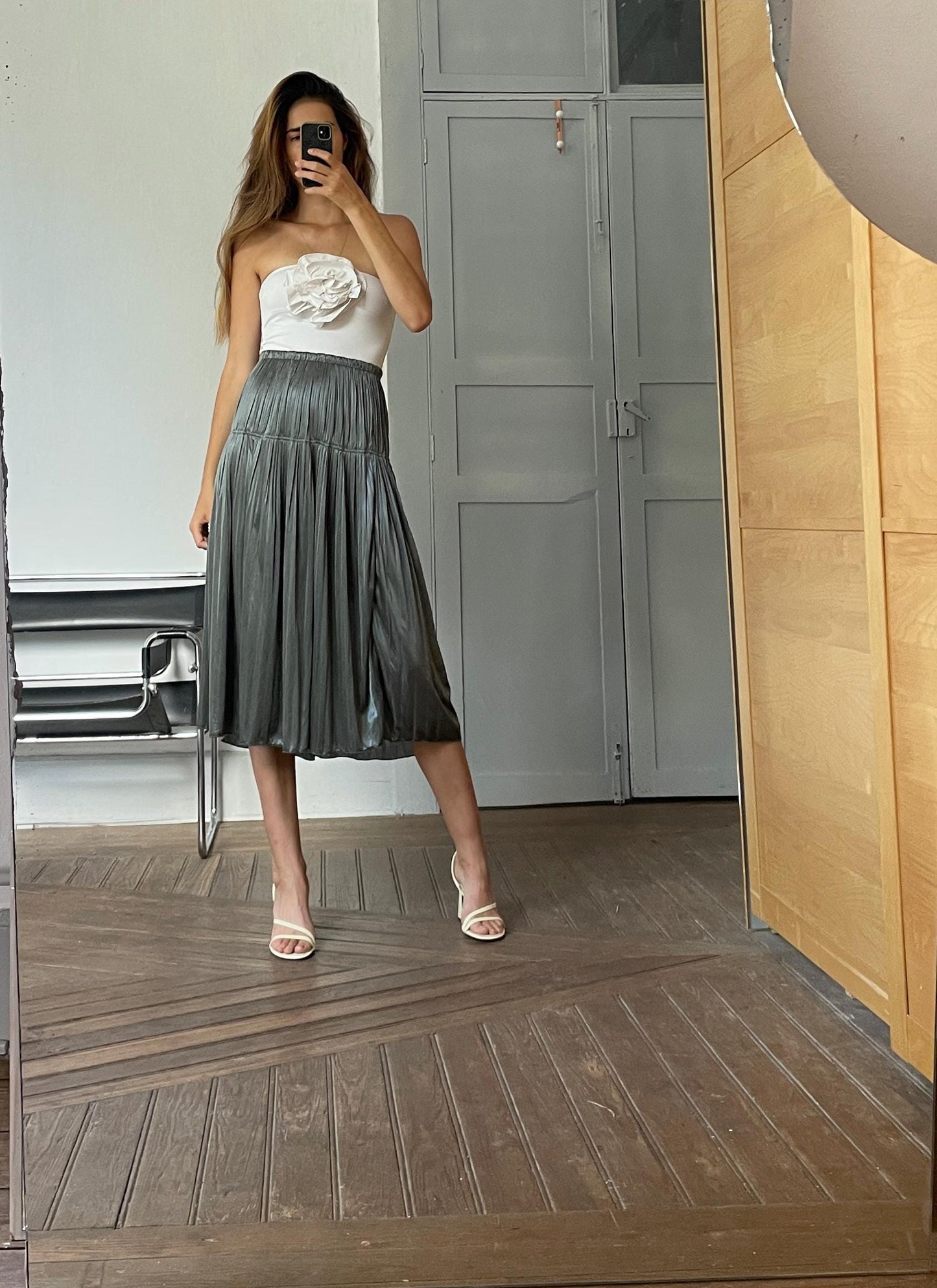 Silver festive midi skirt, High waist vintage metallic pleated skirt, News years eve and Christmass outfit, Elegant Evening Wear, Size S