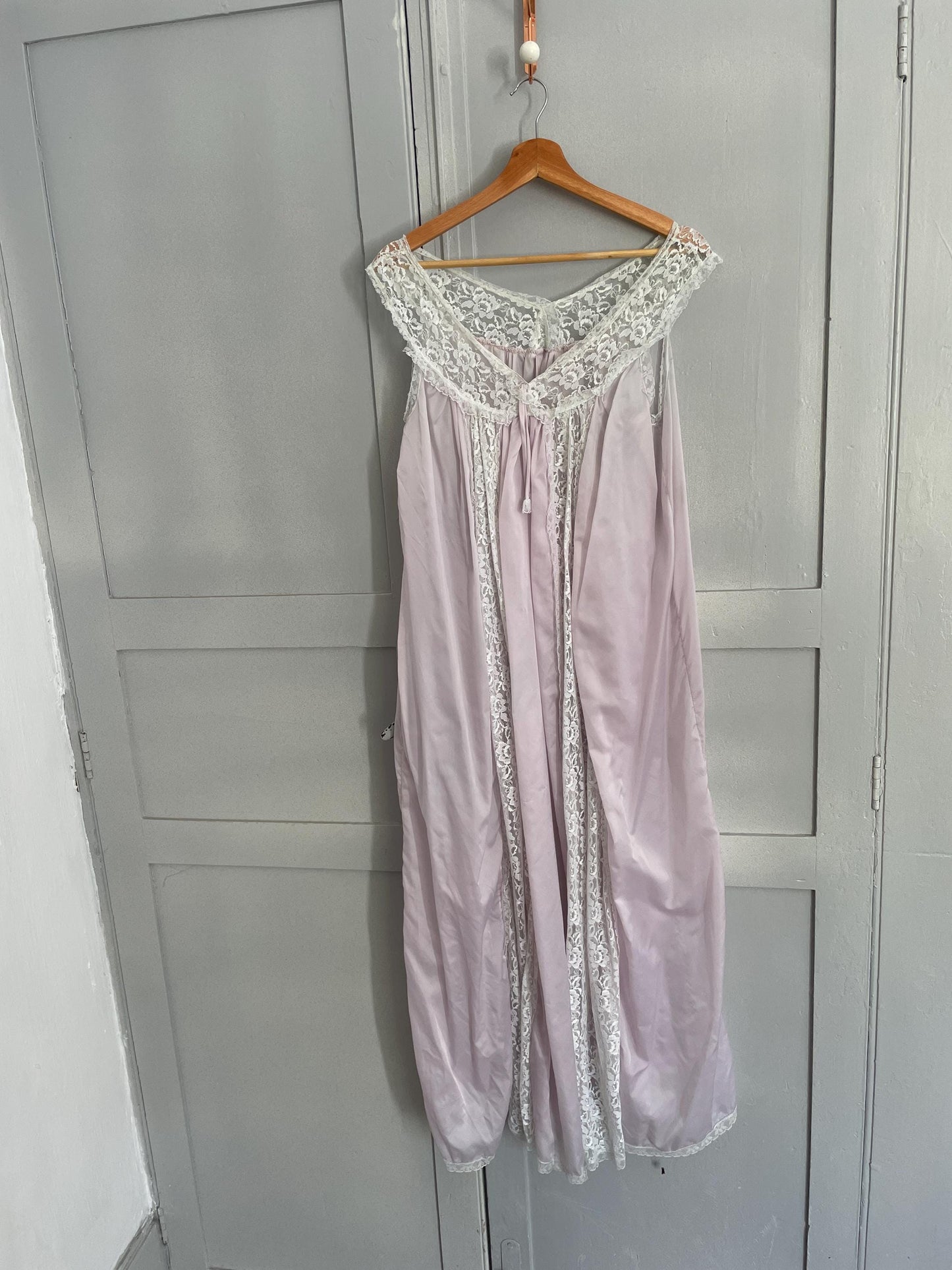 Vintage Victorian Nightgown, Pastel lavender Cottage core nightie , Feminine french antique lace nightwear, Size M