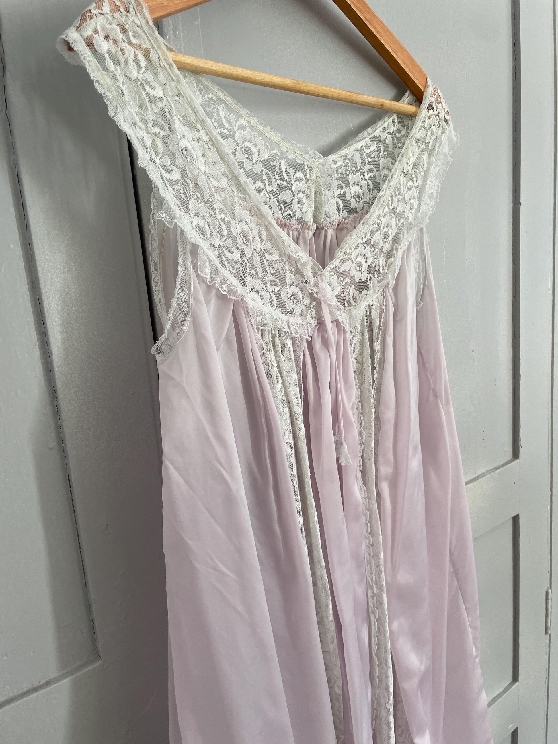 Vintage Victorian Nightgown, Pastel lavender Cottage core nightie , Feminine french antique lace nightwear, Size M