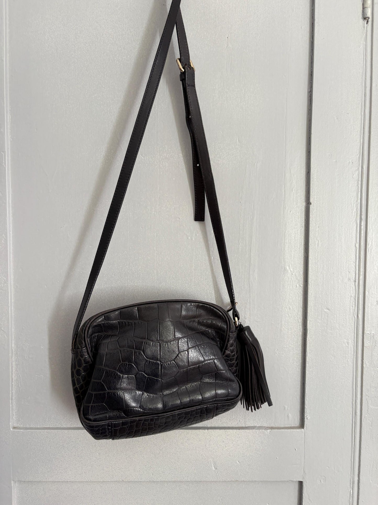 UTERQÜE Vintage Black Leather Crossbody Bag | Croc Embossed with Tassel