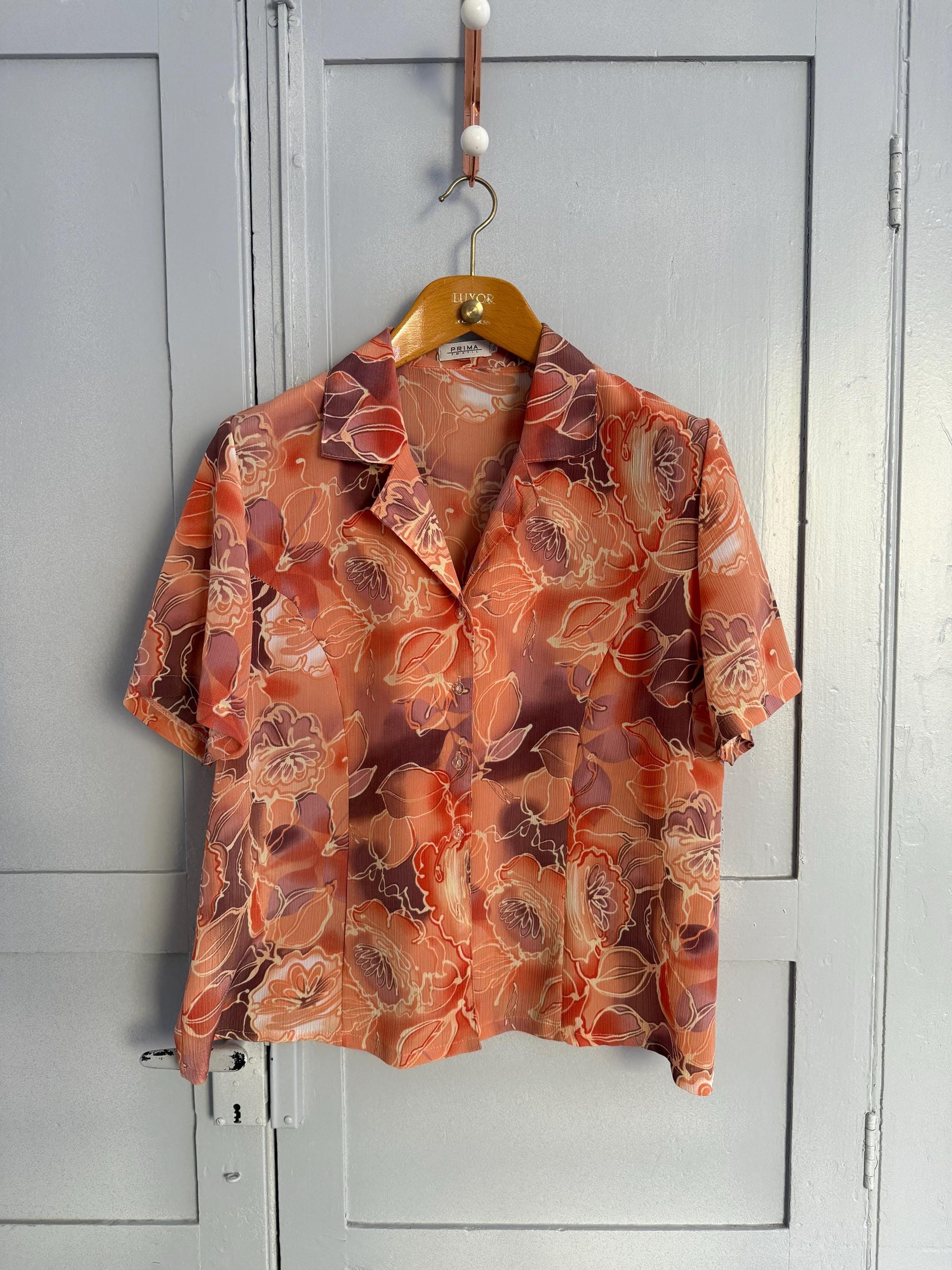 Floral peach 70s vintage blouse, Retro button up shirt, Floral blouse, Orange colourful patterned top, Cute short sleeve summer shirt,