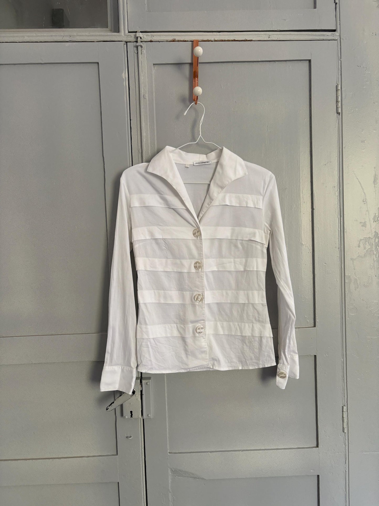 White vintage blouse, Italian design elegant woman top, Light academia wardrobe essential, Nara Camicie, Made in Italy, Size XS