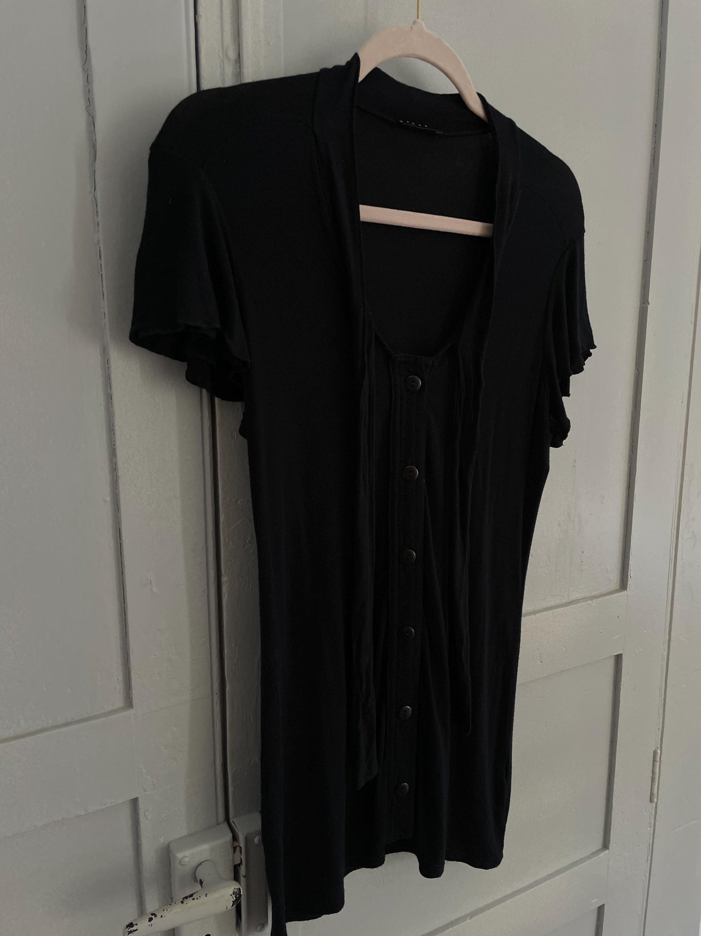 Vintage black Sisley bow tie tee, Luxury Christmas outfit, Winter wear