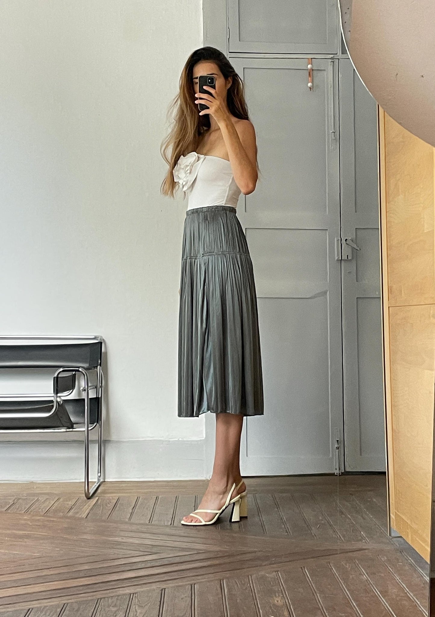 Silver festive midi skirt, High waist vintage metallic pleated skirt, News years eve and Christmass outfit, Elegant Evening Wear, Size S