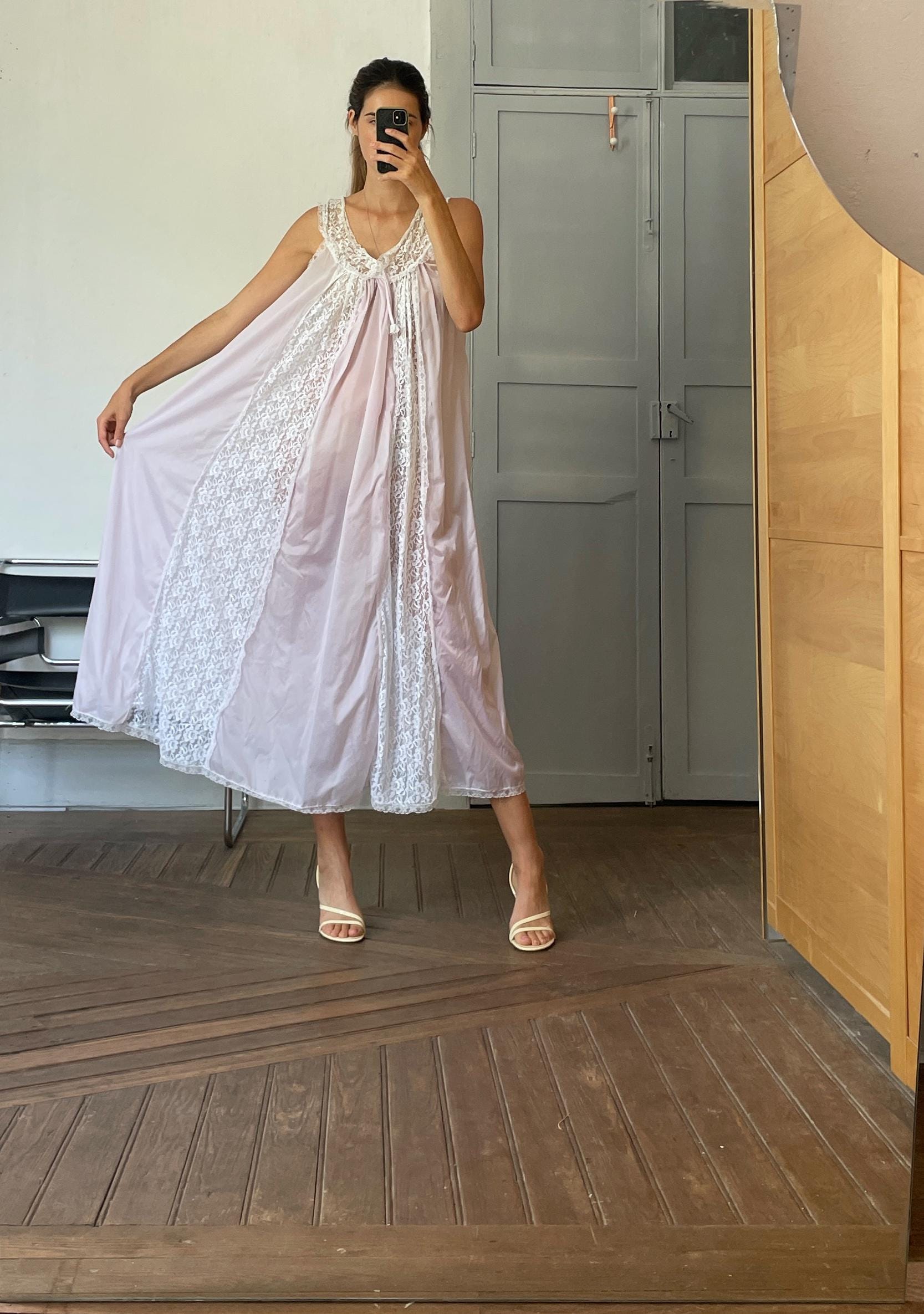 Vintage Victorian Nightgown, Pastel lavender Cottage core nightie , Feminine french antique lace nightwear, Size M