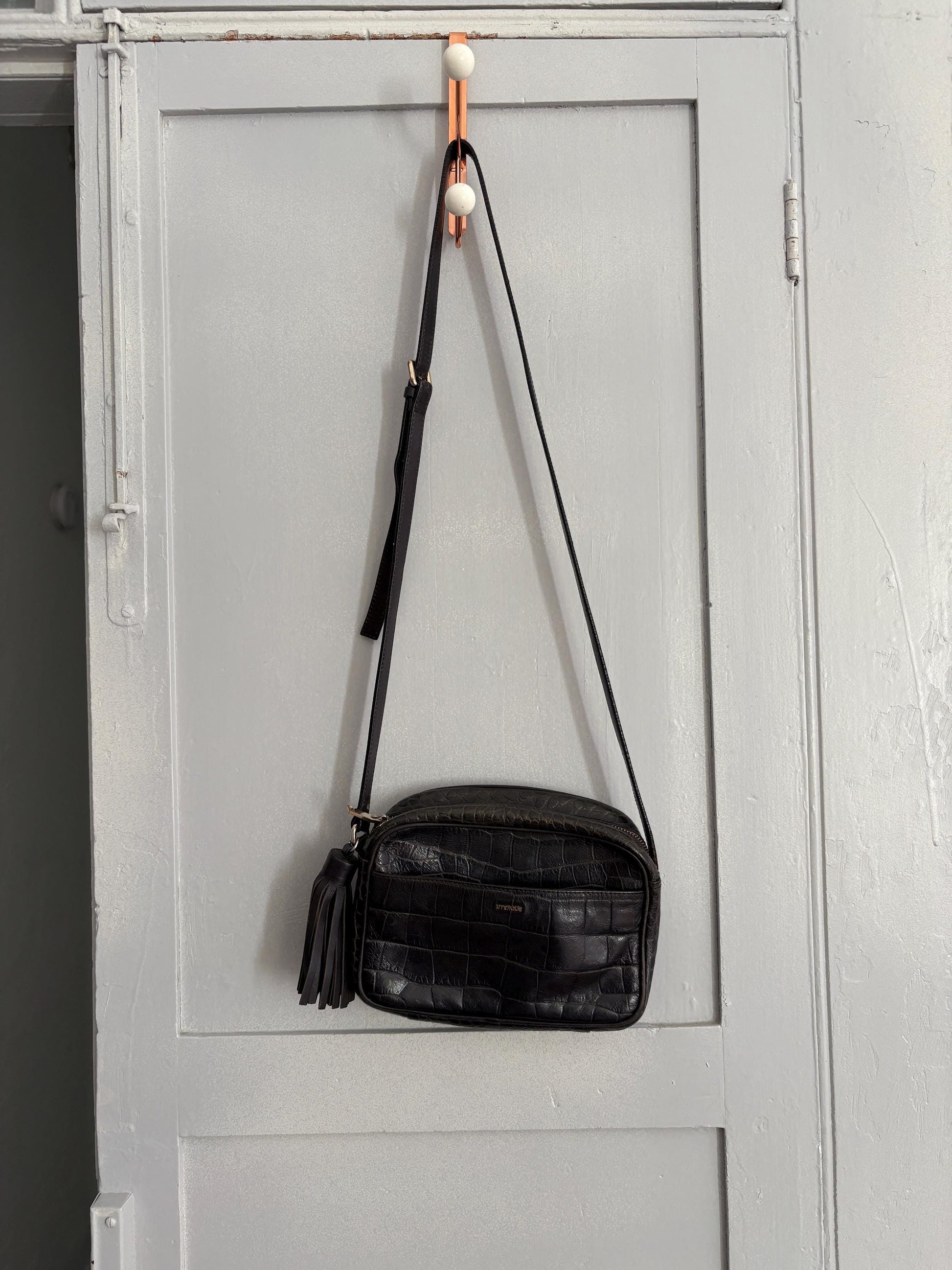 UTERQÜE Vintage Black Leather Crossbody Bag | Croc Embossed with Tassel