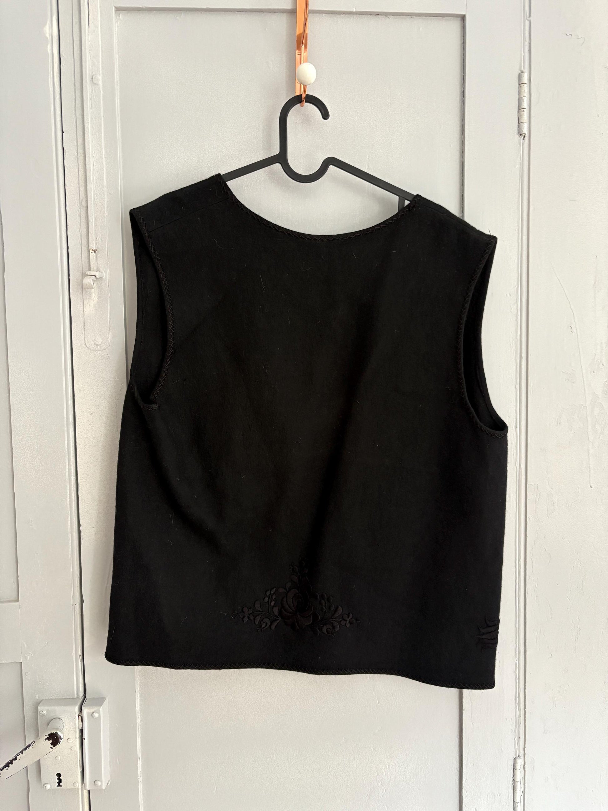 Vintage black wool floral vest, Cottage core felted wool waistcoat, Romantic Sleeveless black cardigan, Dark academia waistcoat, M