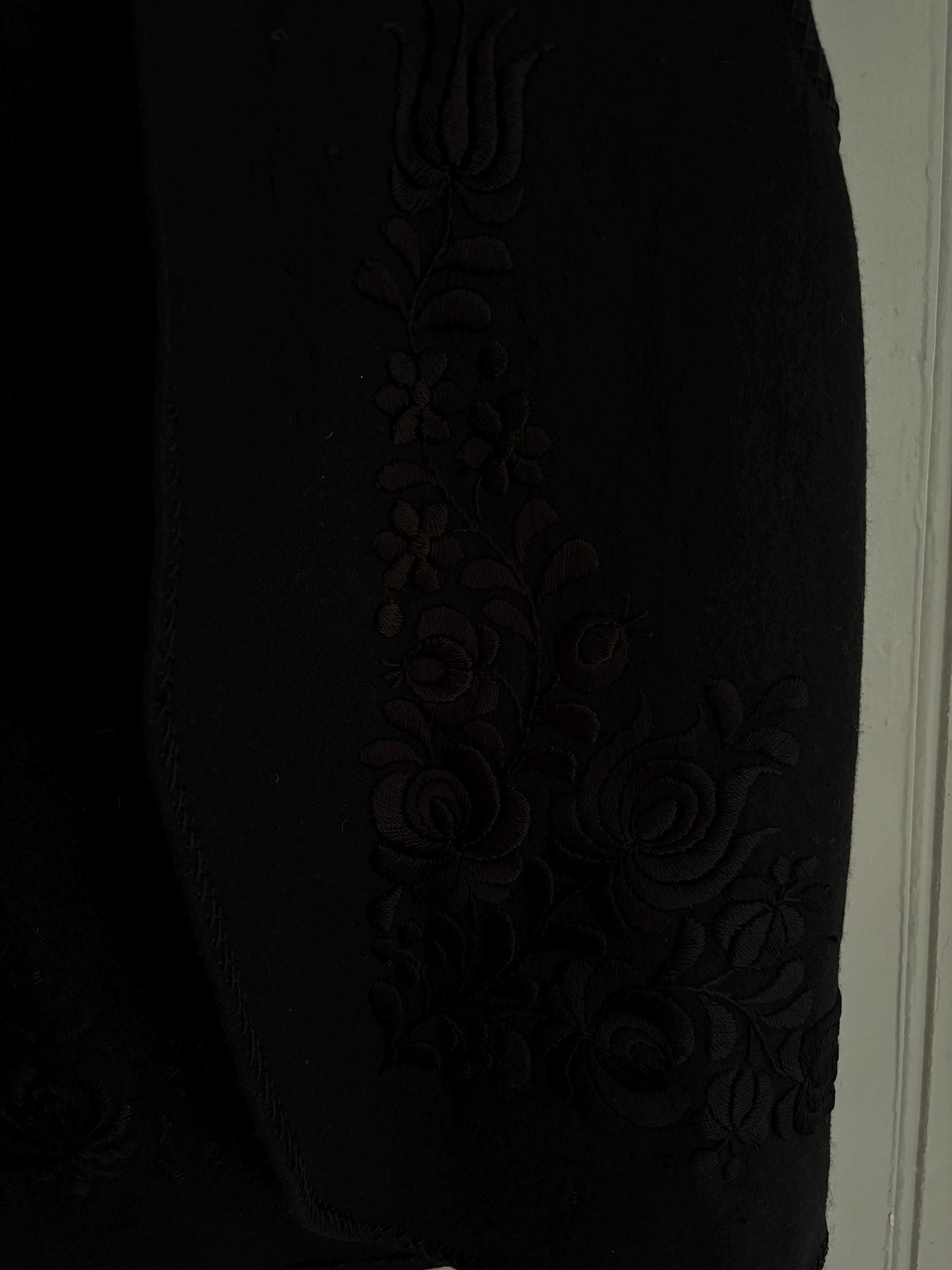 Vintage black wool floral vest, Cottage core felted wool waistcoat, Romantic Sleeveless black cardigan, Dark academia waistcoat, M