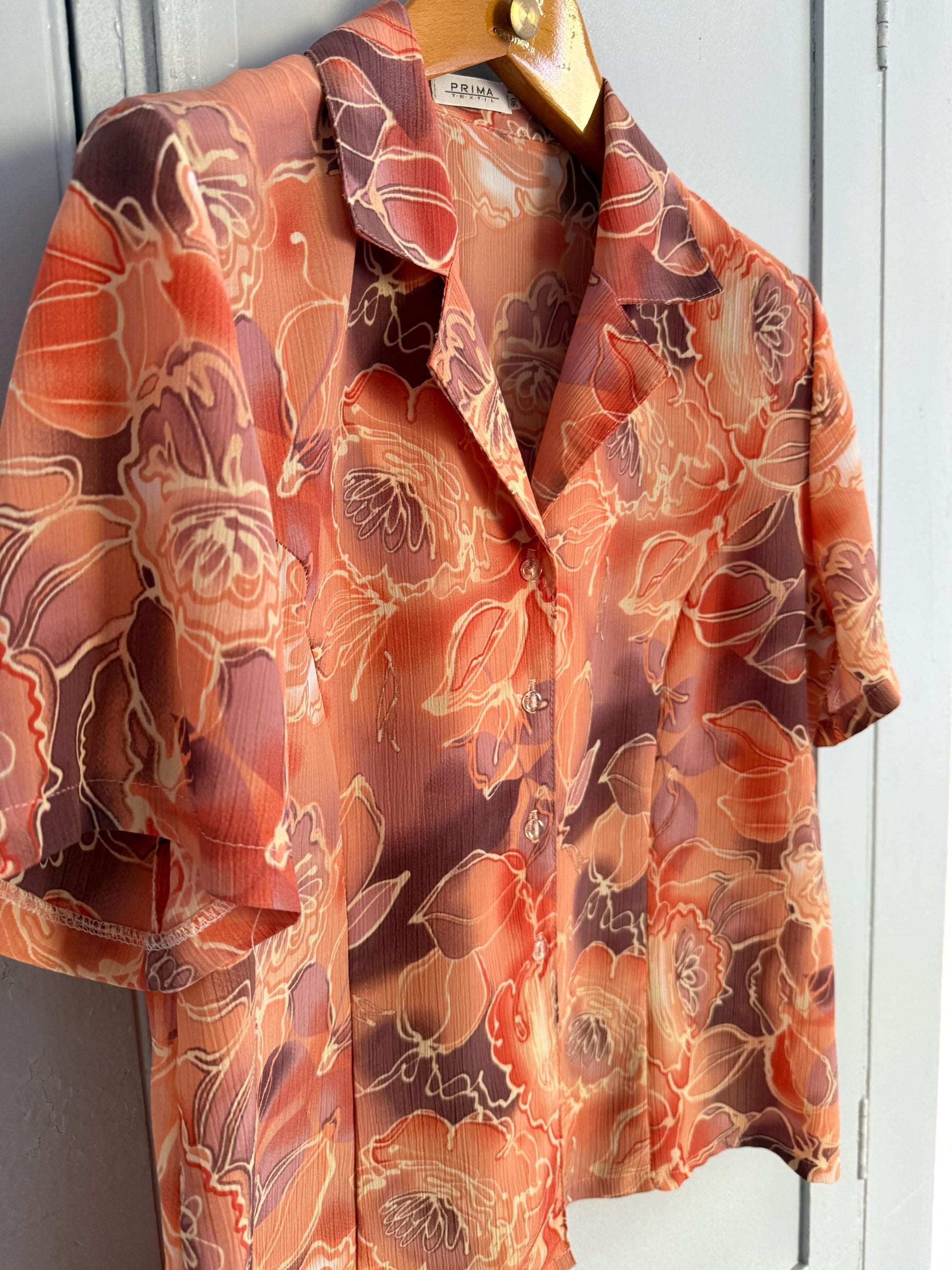 Floral peach 70s vintage blouse, Retro button up shirt, Floral blouse, Orange colourful patterned top, Cute short sleeve summer shirt,