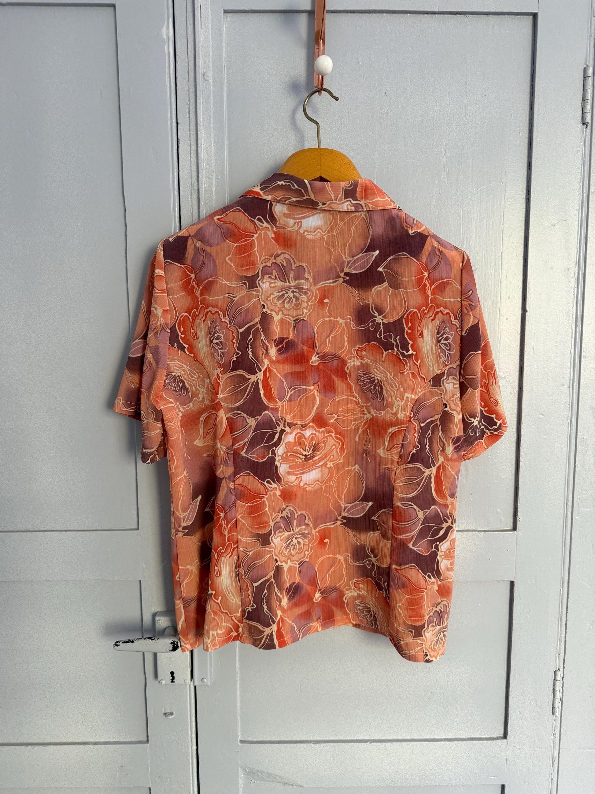 Floral peach 70s vintage blouse, Retro button up shirt, Floral blouse, Orange colourful patterned top, Cute short sleeve summer shirt,