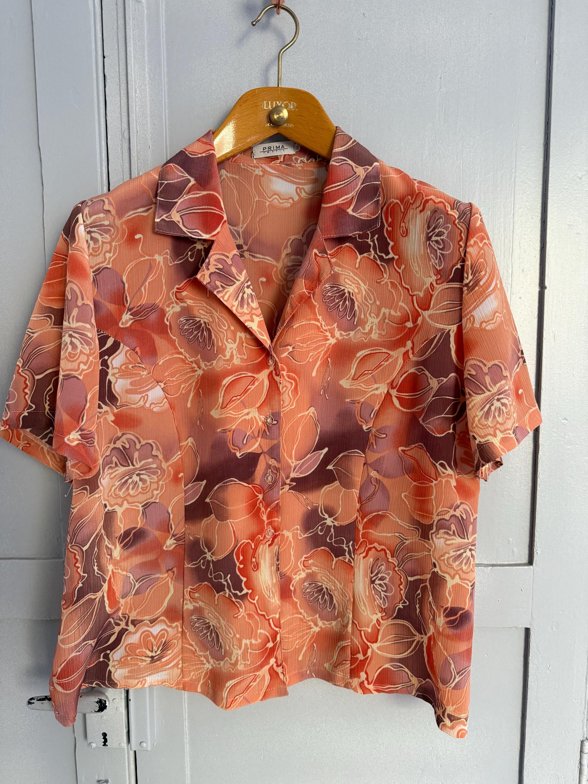 Floral peach 70s vintage blouse, Retro button up shirt, Floral blouse, Orange colourful patterned top, Cute short sleeve summer shirt,