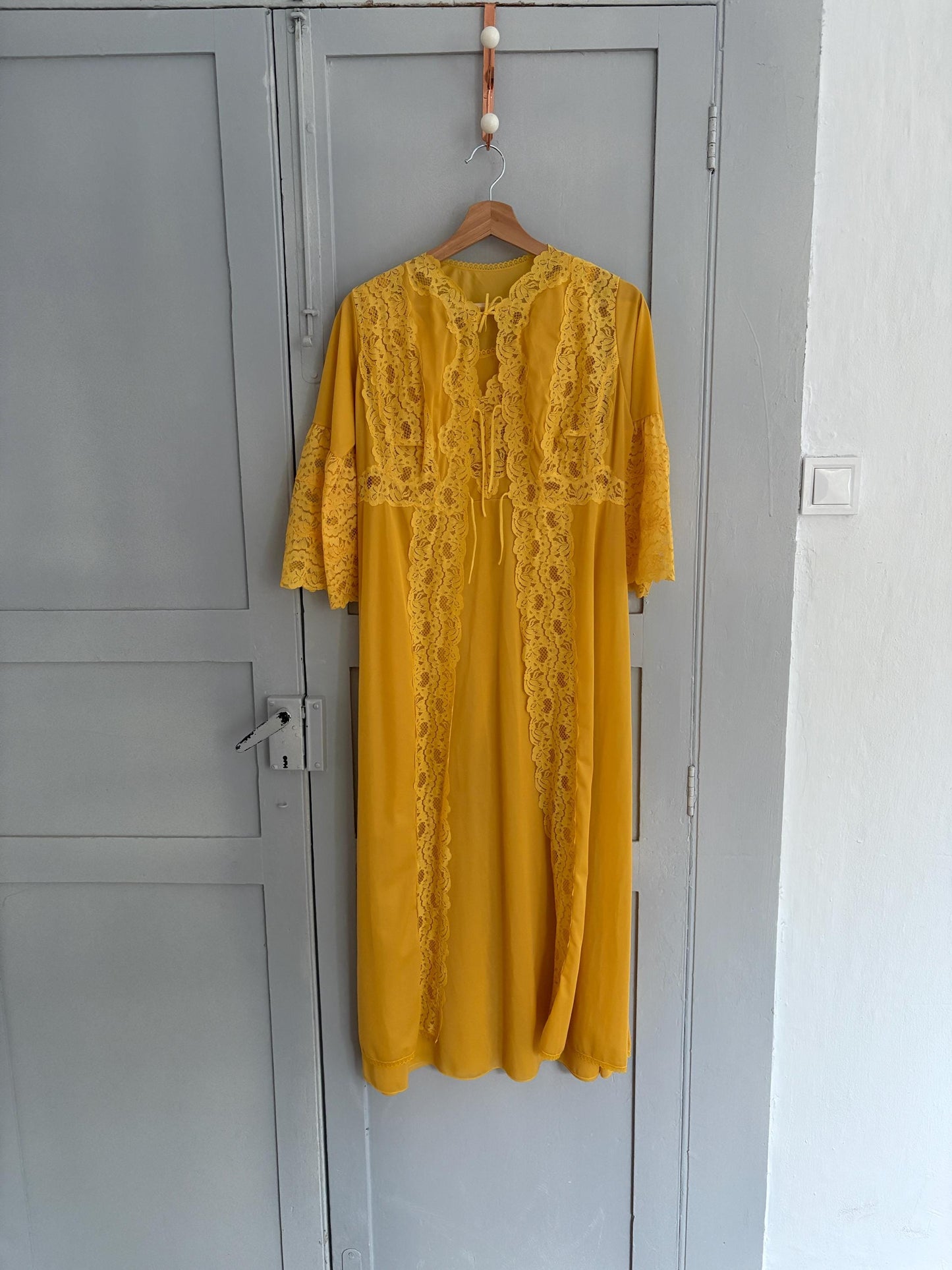 Vintage Italian Design lace Curry yellow Night robe set, Long romantic night gown, Vintage pyjamas