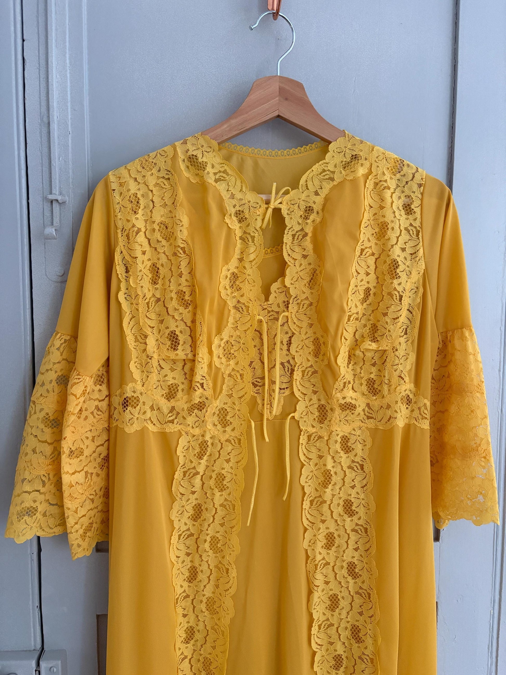 Vintage Italian Design lace Curry yellow Night robe set, Long romantic night gown, Vintage pyjamas