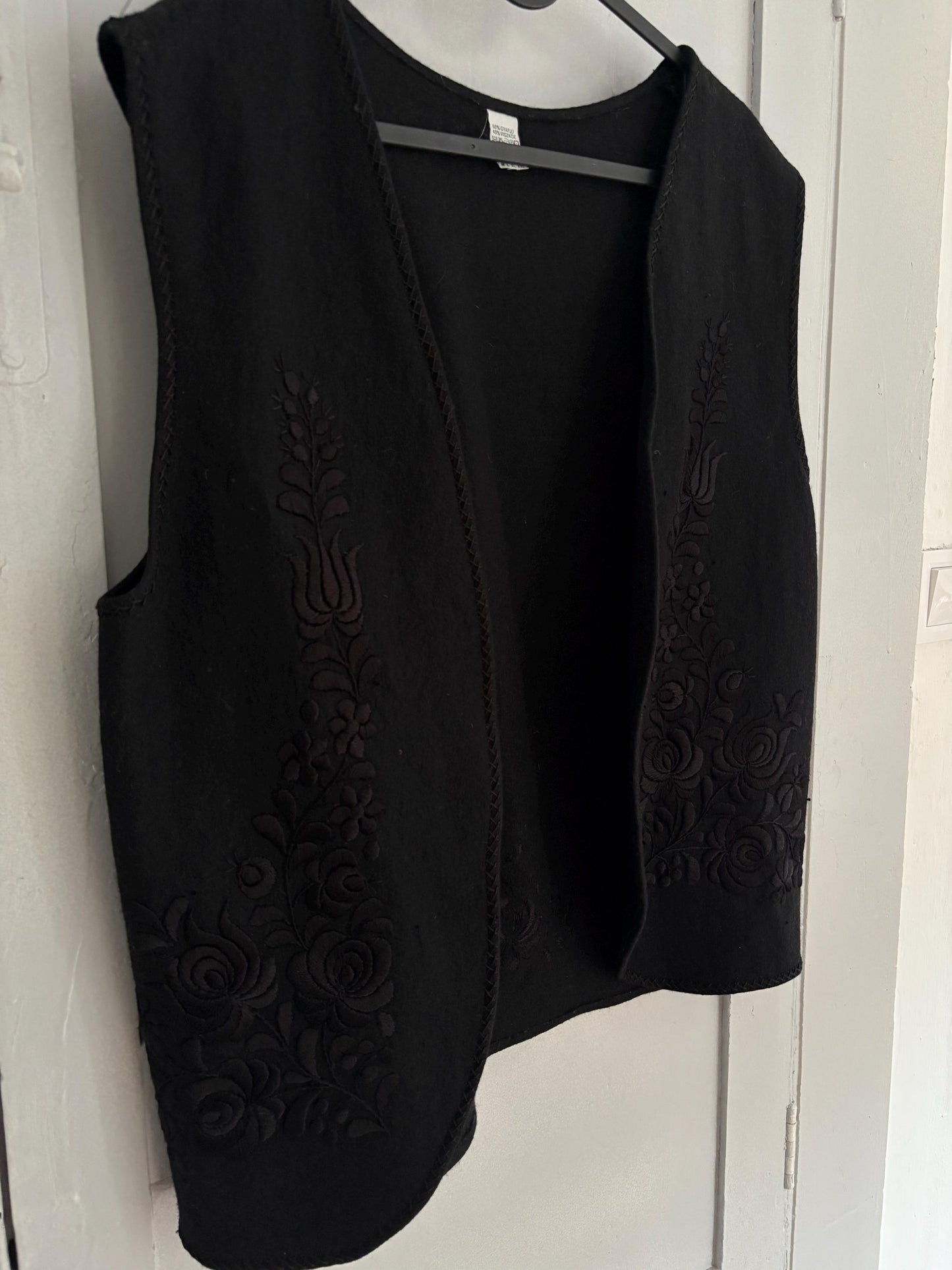 Vintage black wool floral vest, Cottage core felted wool waistcoat, Romantic Sleeveless black cardigan, Dark academia waistcoat, M