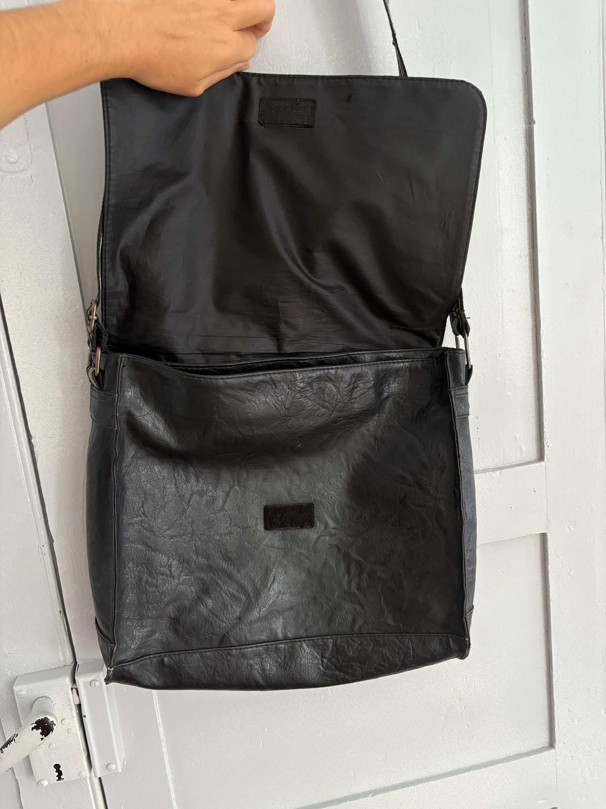 Vintage black leather shoulder bag, Minimalist 90s Long strap university bag, Berlin style basic aesthetic, Soft core menswear