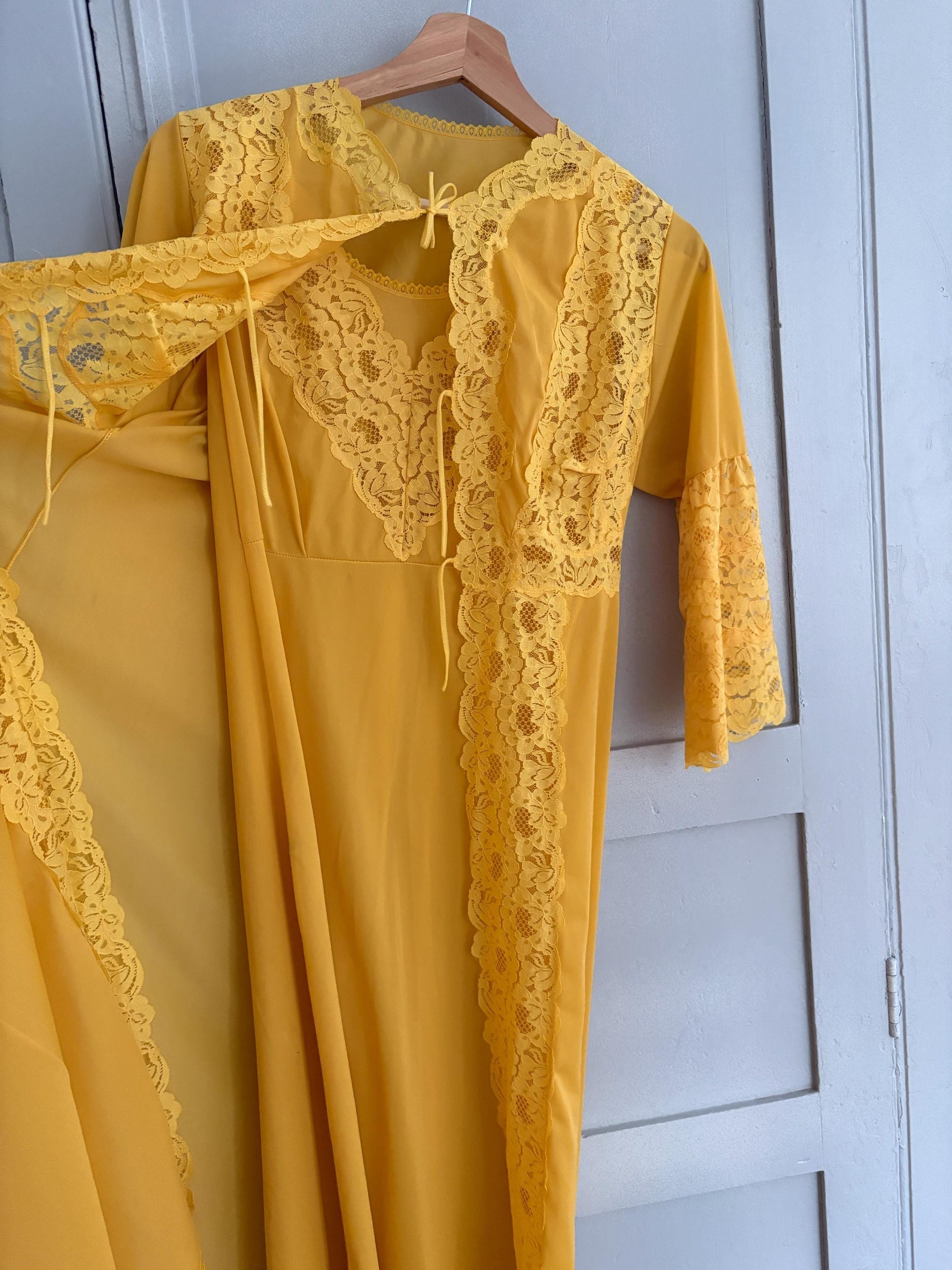 Vintage Italian Design lace Curry yellow Night robe set, Long romantic night gown, Vintage pyjamas