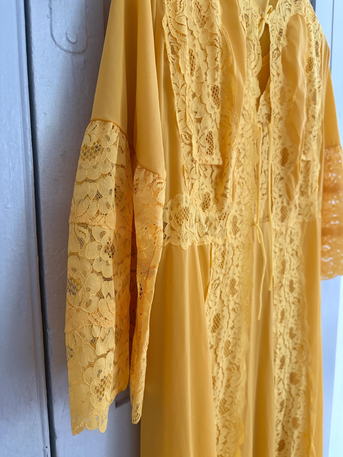 Vintage Italian Design lace Curry yellow Night robe set, Long romantic night gown, Vintage pyjamas