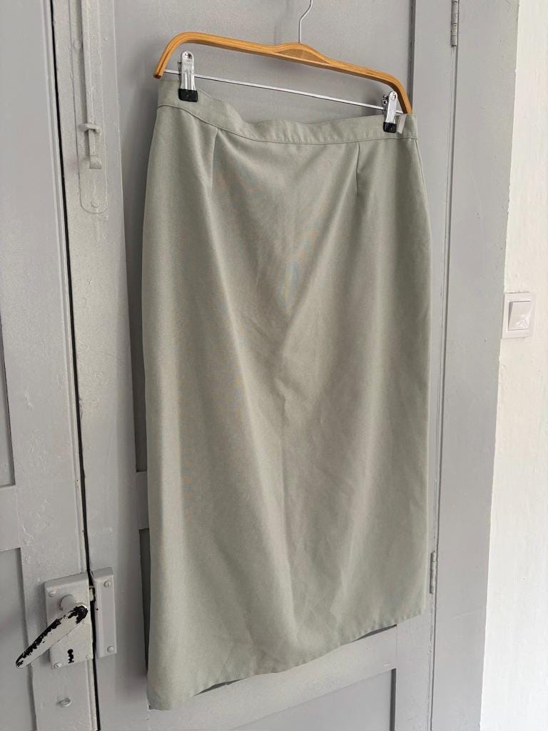Vintage long High-Rise pencil Skirt with Elegant fit and back Split, Feminine office wear, XL