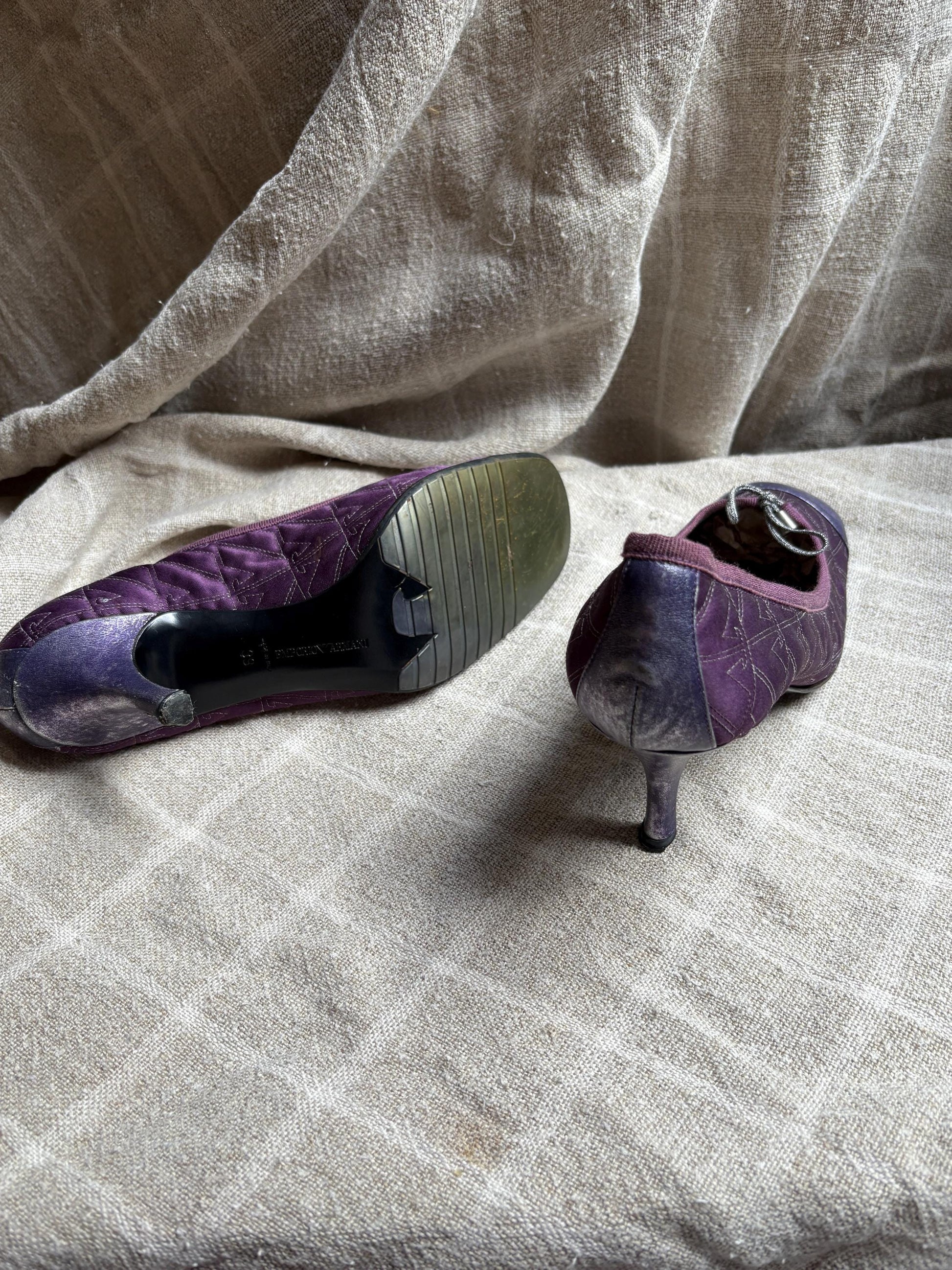 Vintage EMPORIO ARMANI kitten heels, Formal silver and purple pumps, Elegant designer event shoes, Y2K fashion
